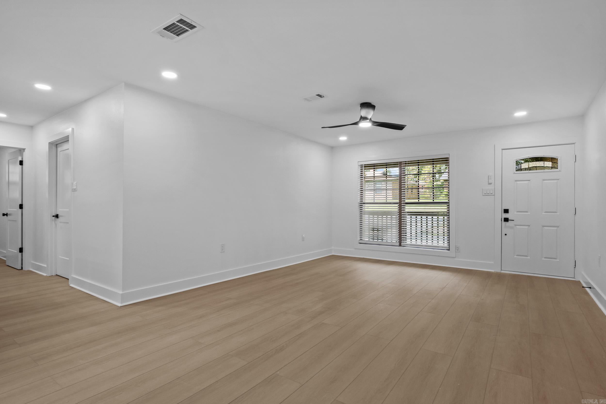 8806 Oakhaven Drive Property Photo 9