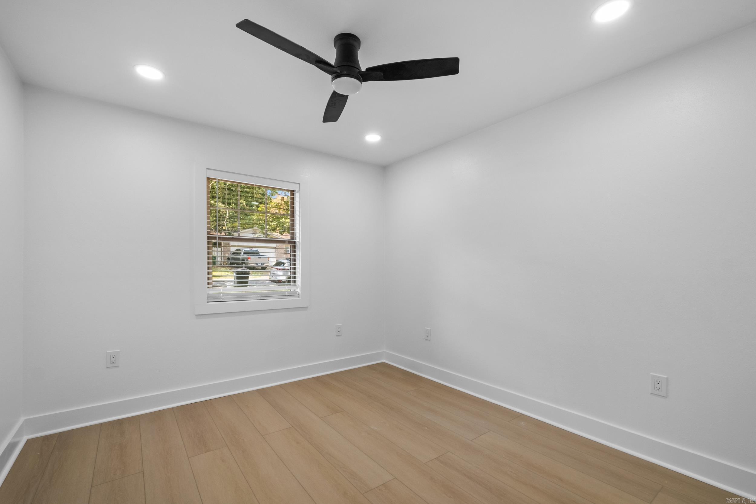 8806 Oakhaven Drive Property Photo 24