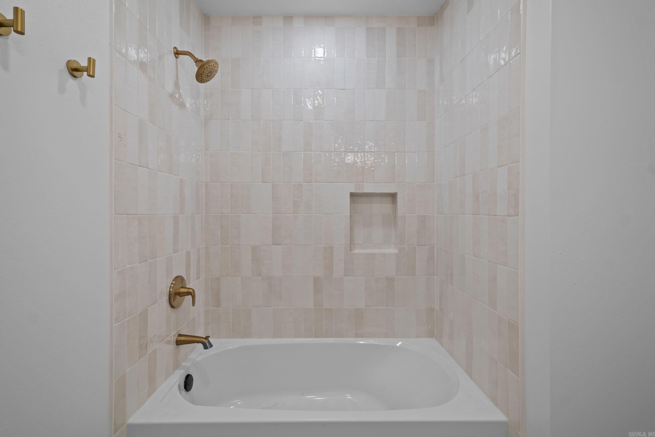 8806 Oakhaven Drive Property Photo 28