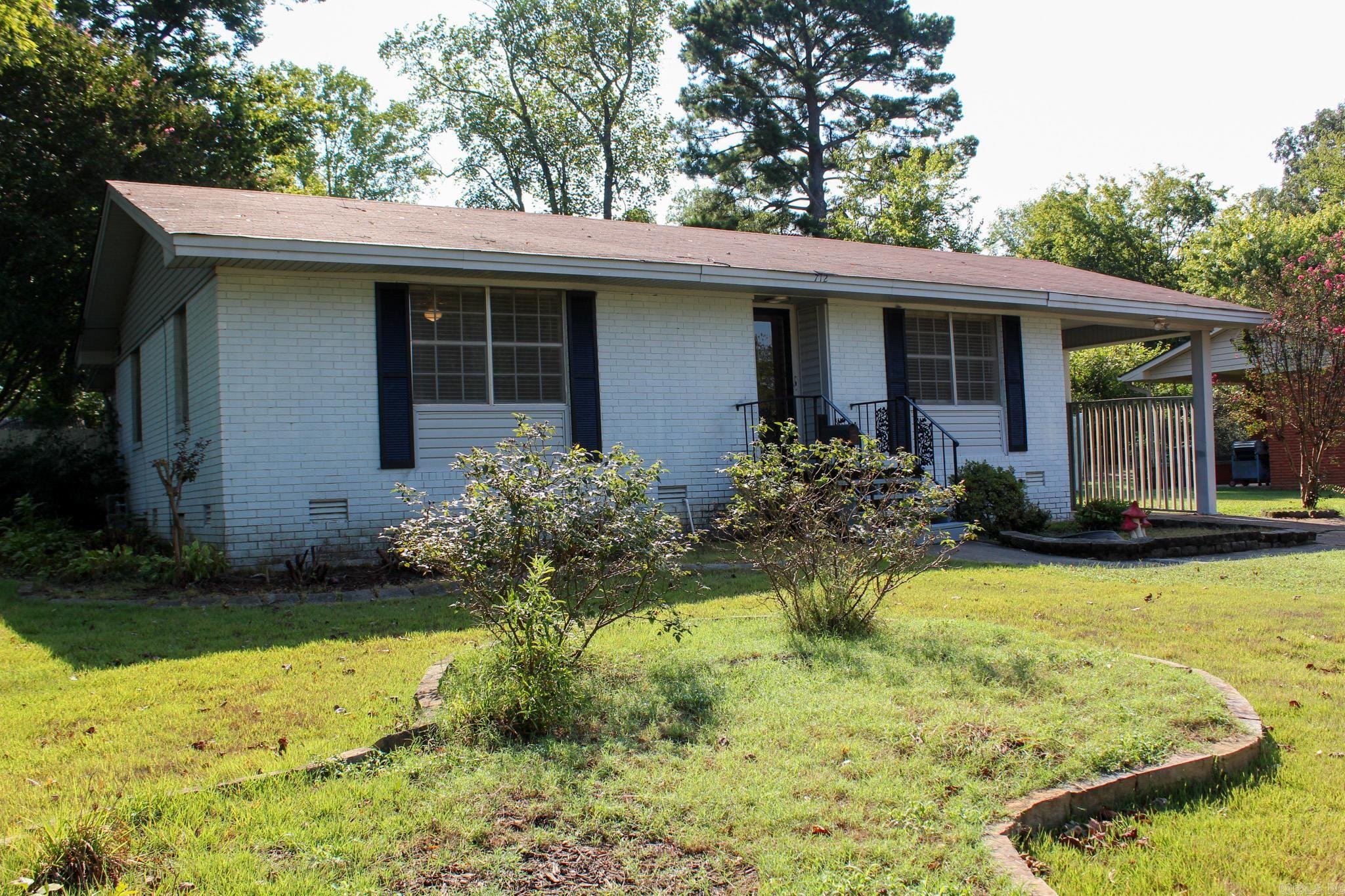 712 N Spruce Property Photo 1