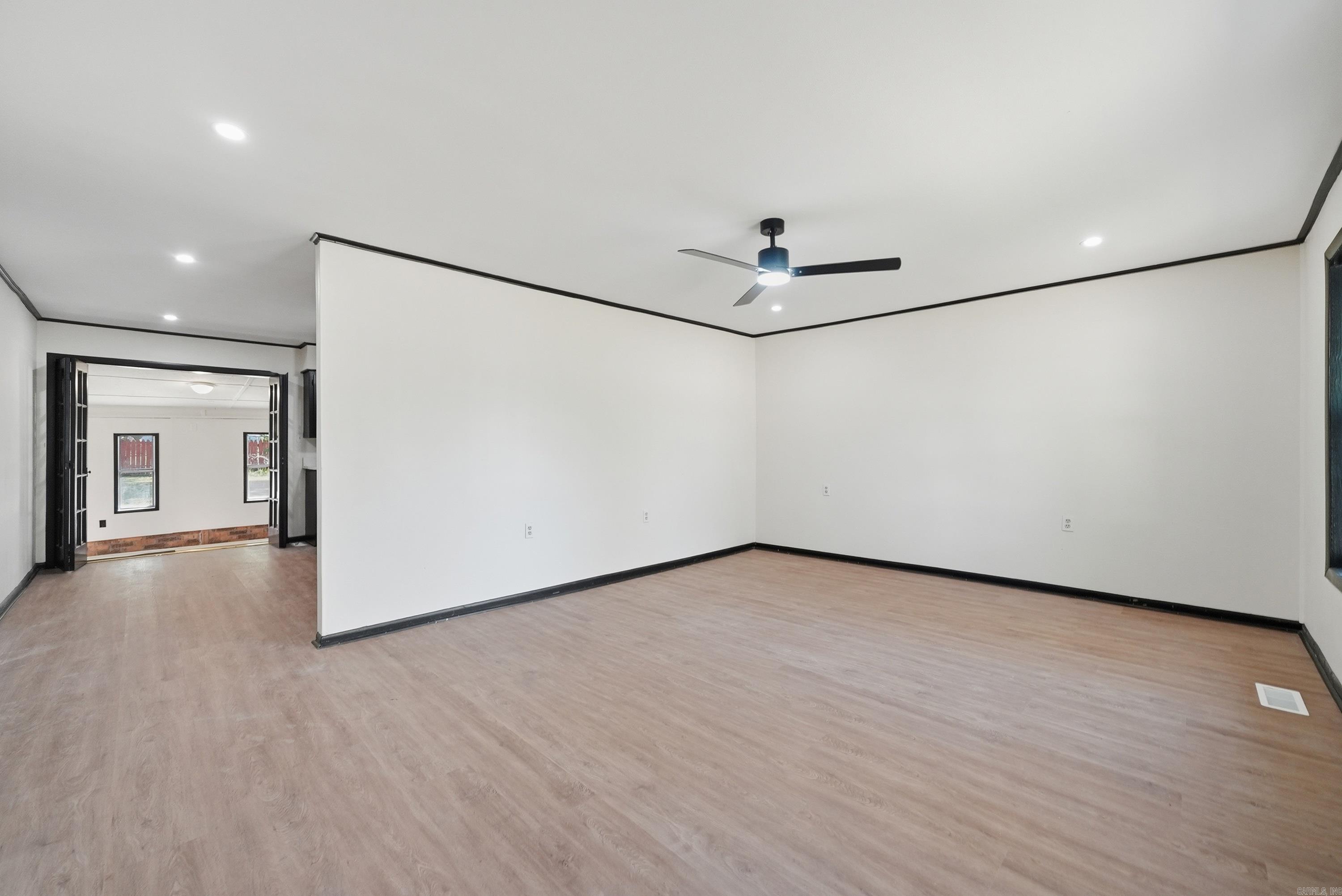 906 2nd Street Property Photo 5