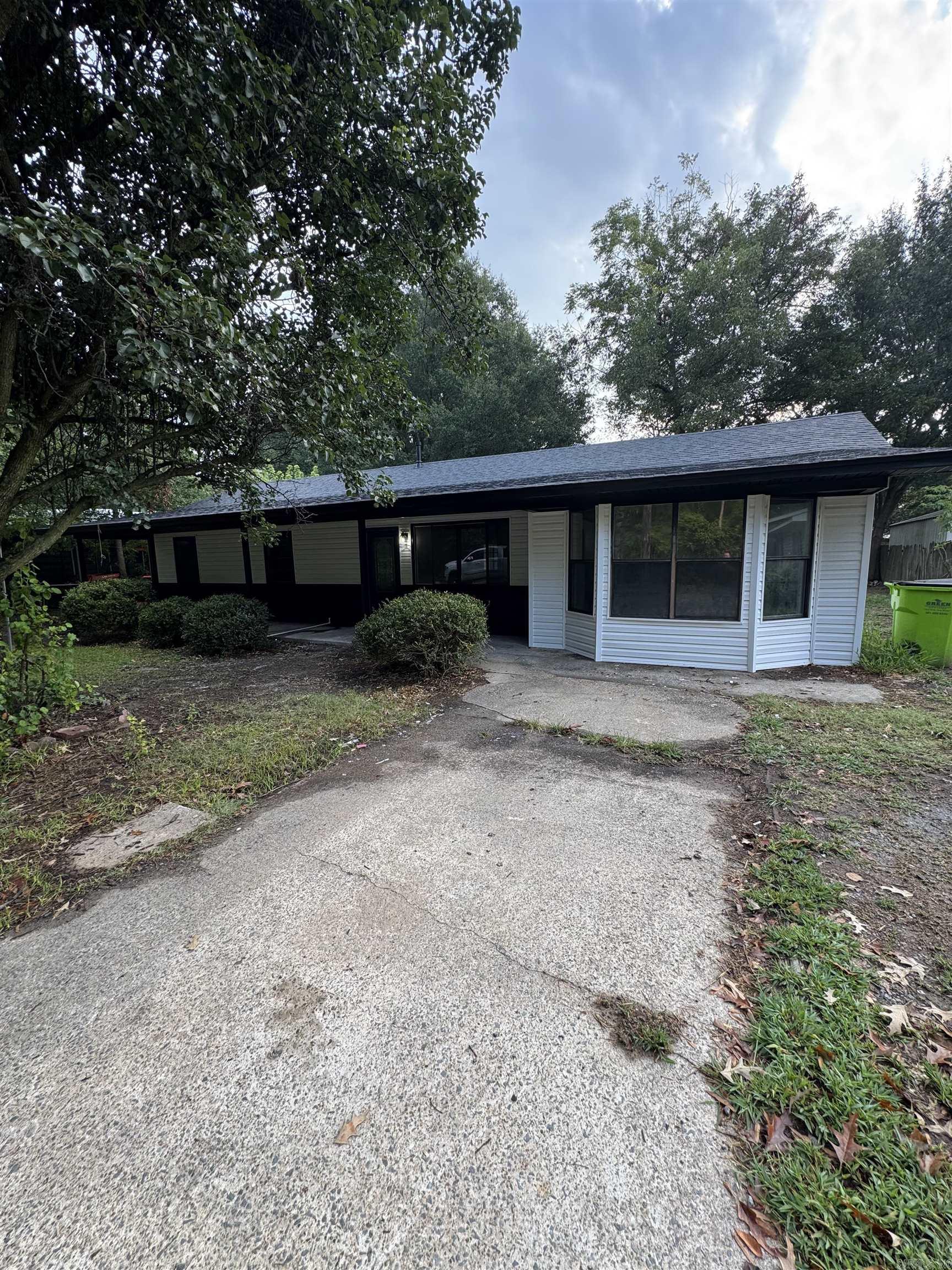 611 Fletcher Property Photo 2