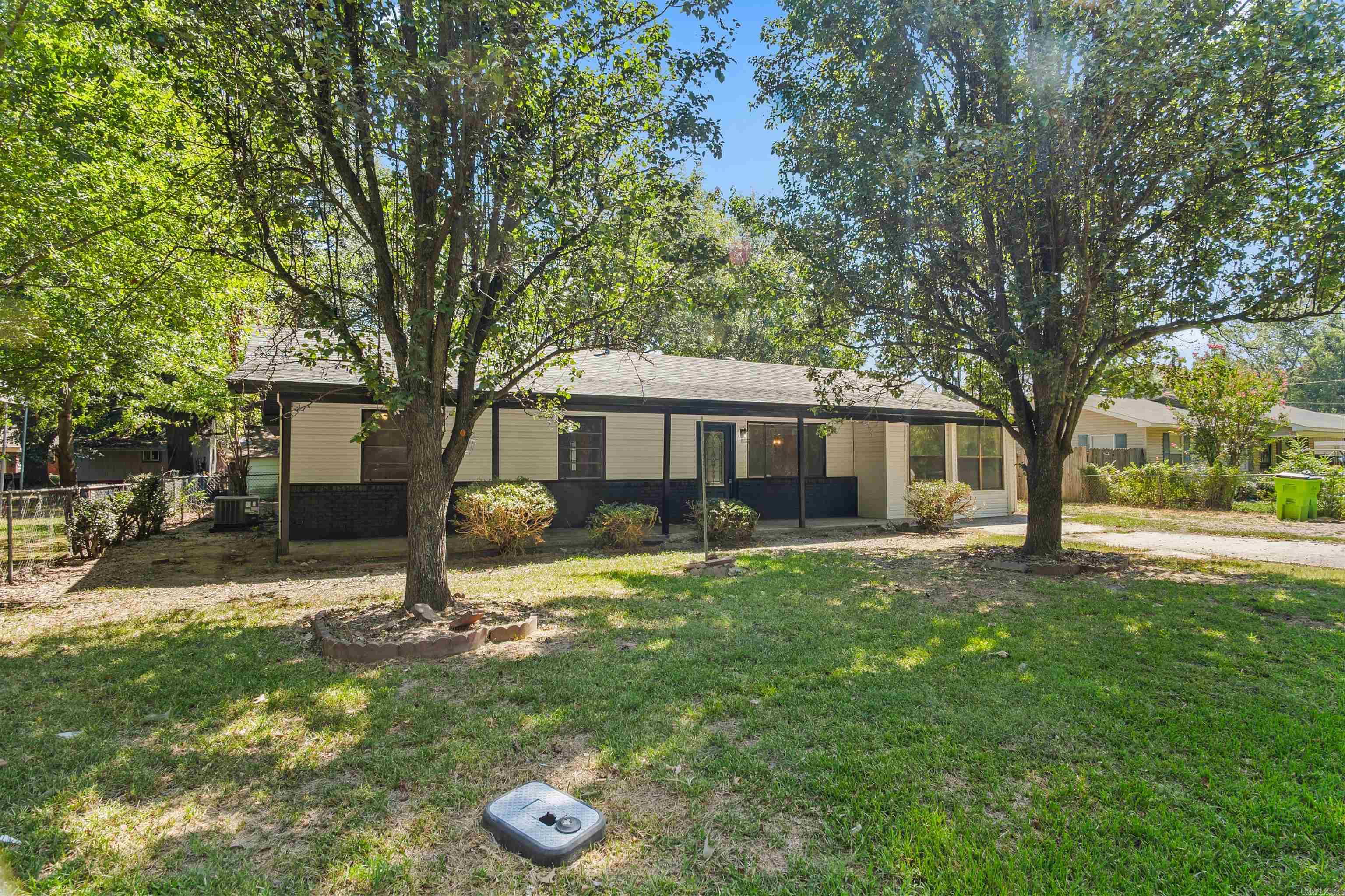 611 Fletcher Property Photo 3