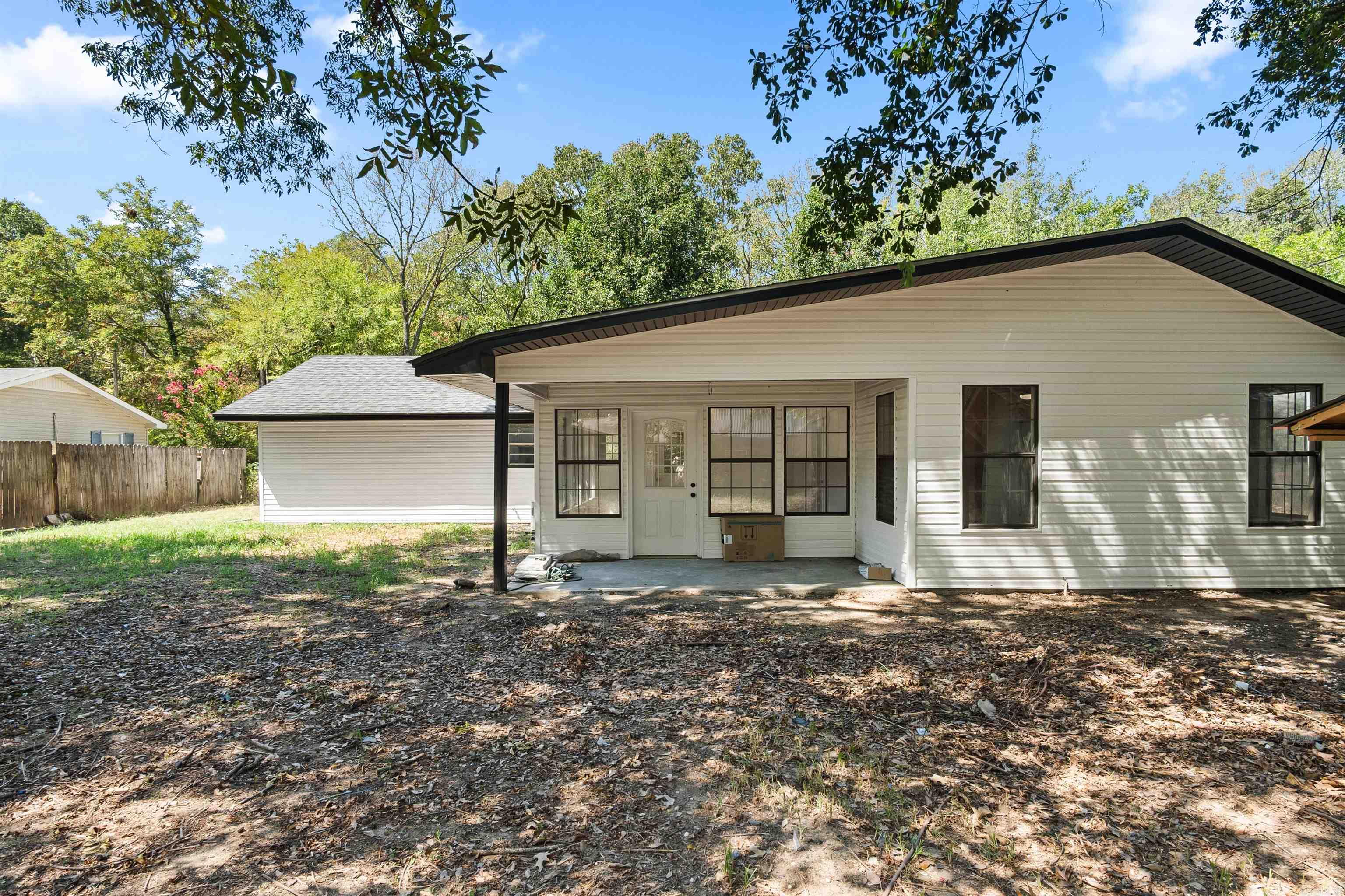 611 Fletcher Property Photo 4