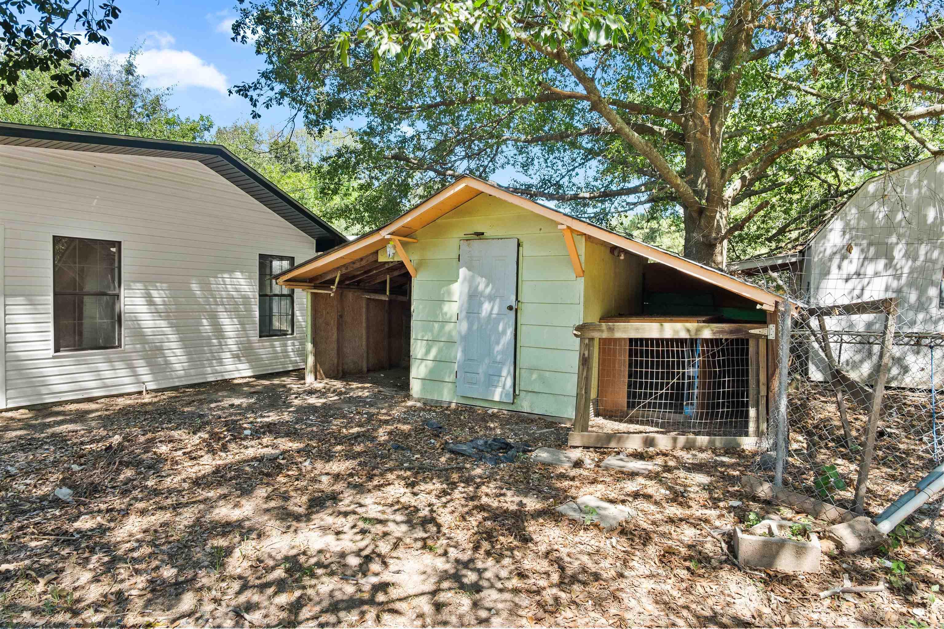 611 Fletcher Property Photo 5