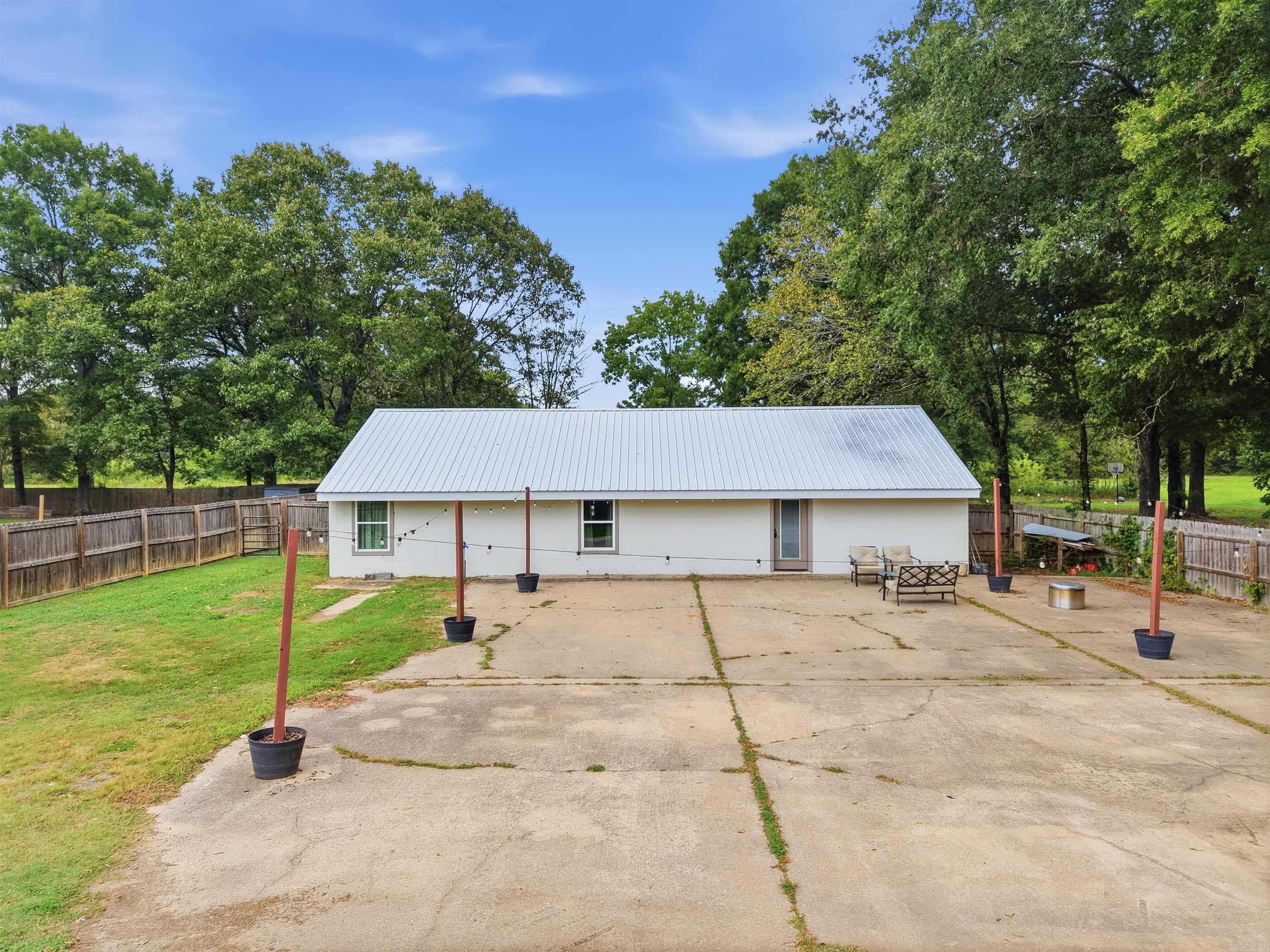 39 N Coran Dr Property Photo 1