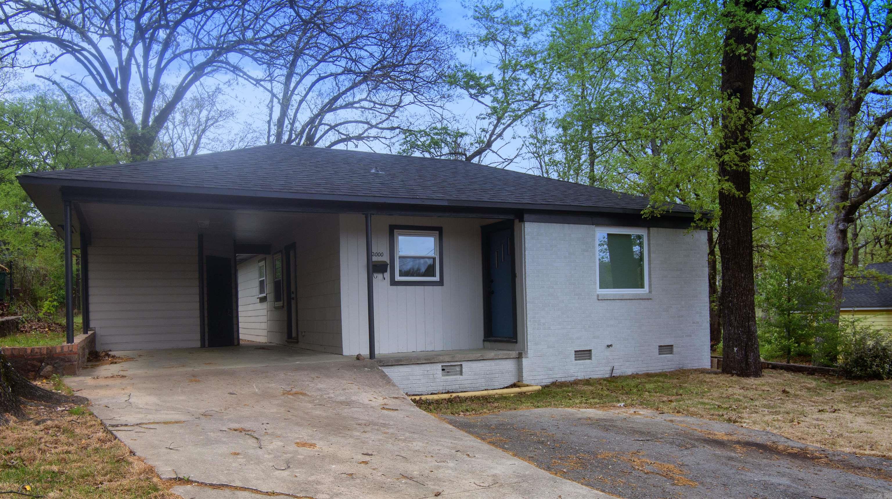 2000 S Harrison Street Property Photo 1