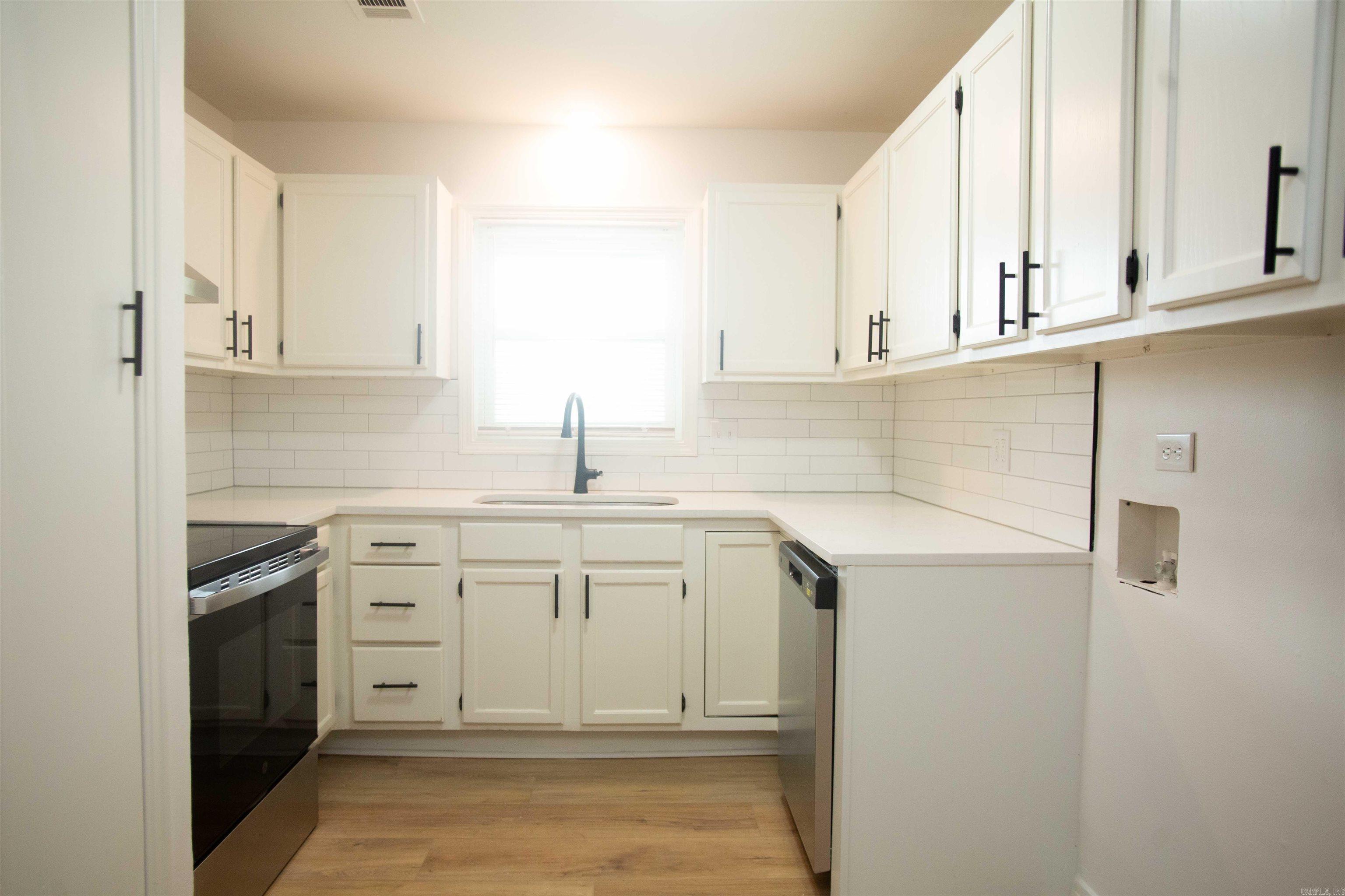 2000 S Harrison Street Property Photo 4