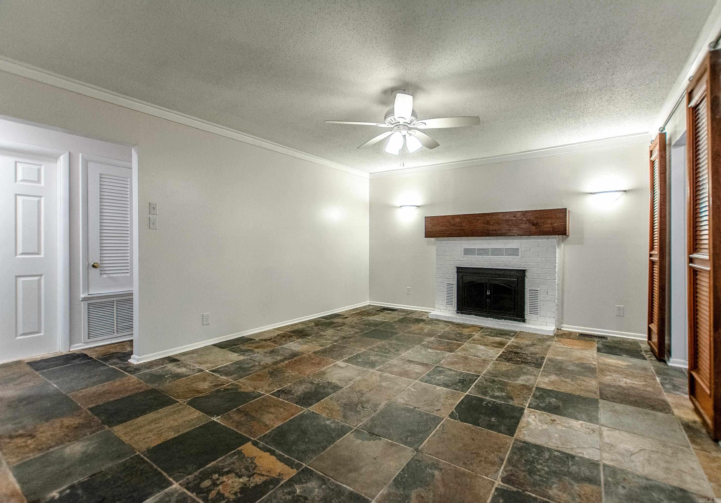 5601 Division Street Property Photo 6