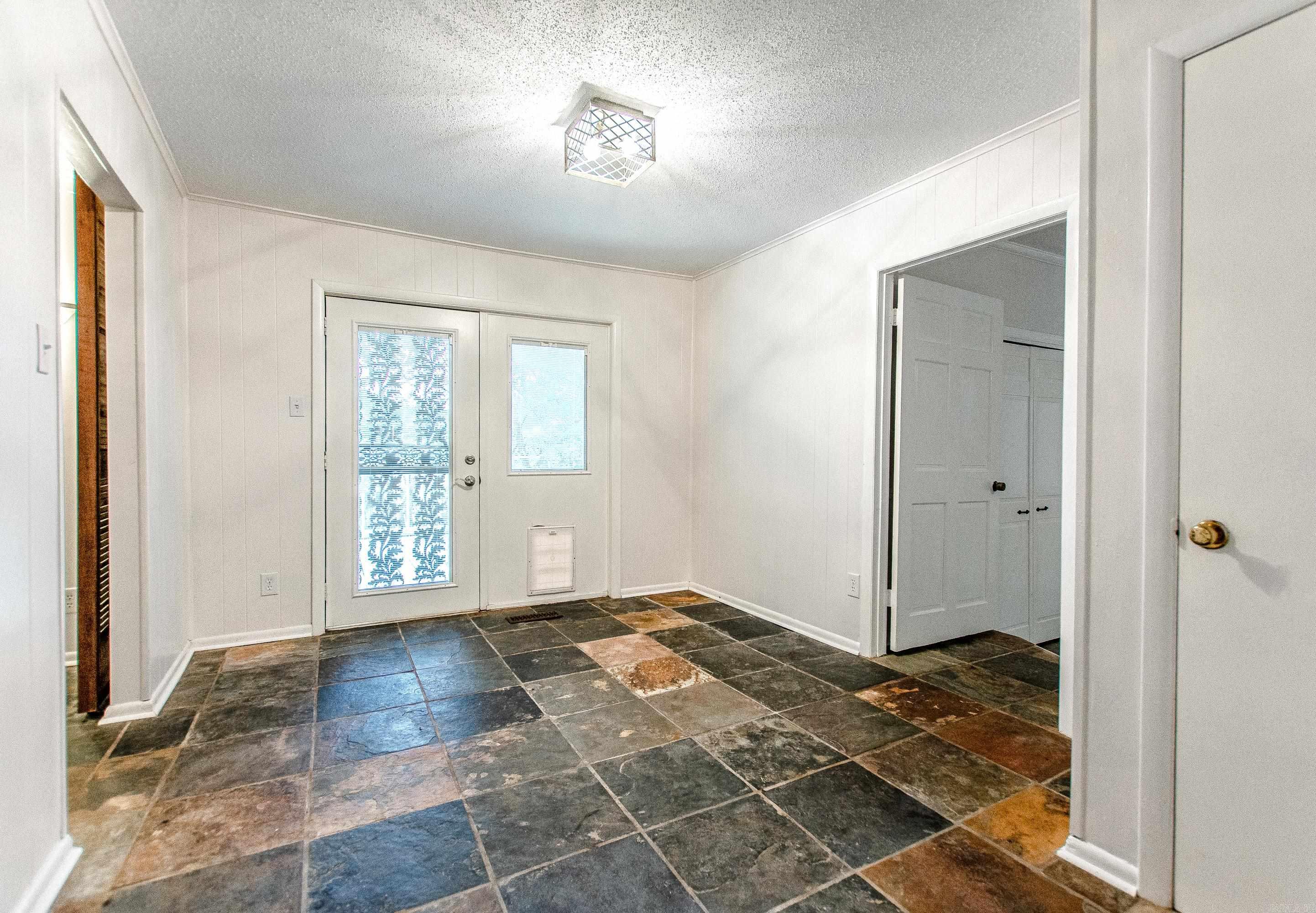 5601 Division Street Property Photo 14