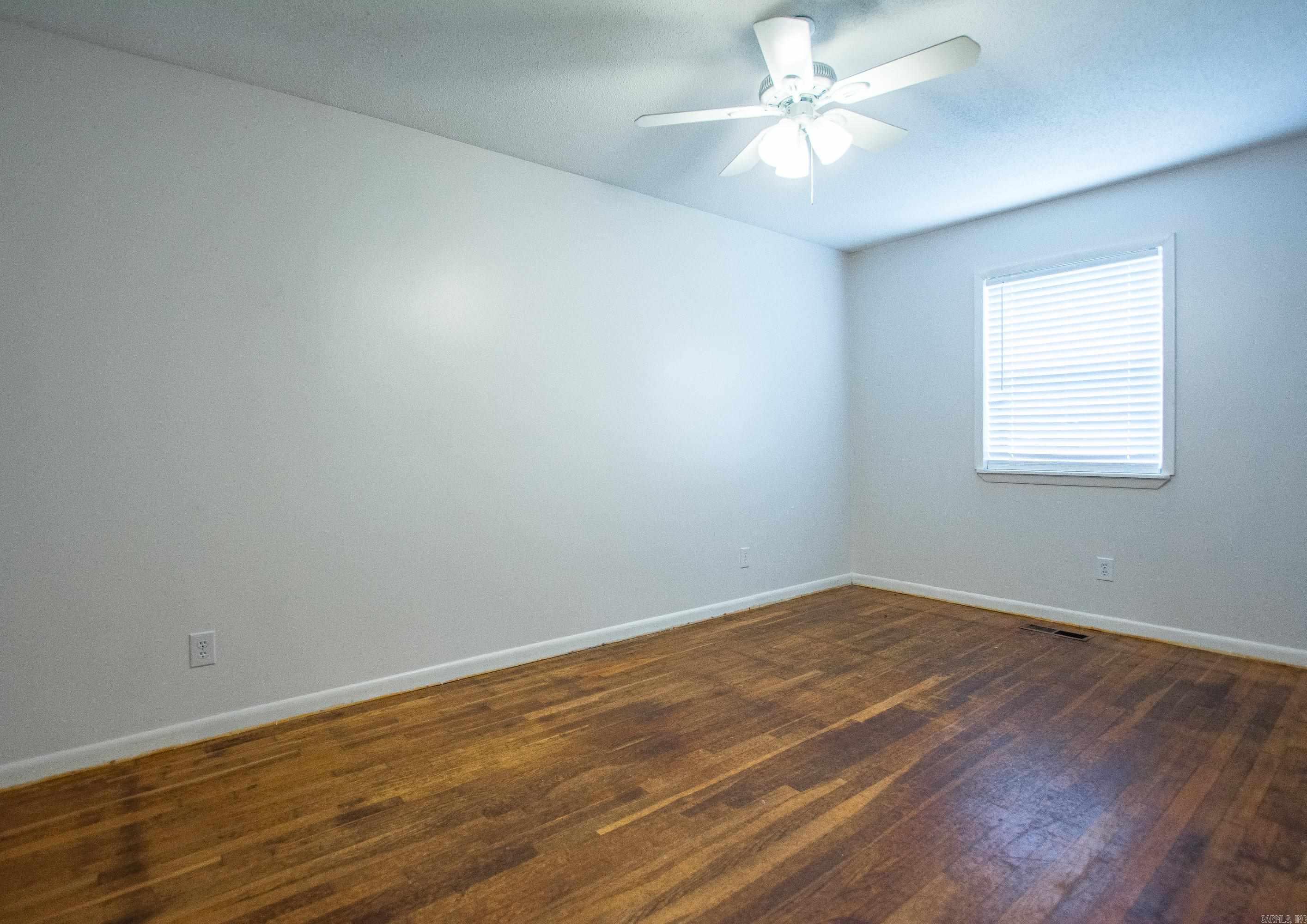 5601 Division Street Property Photo 32