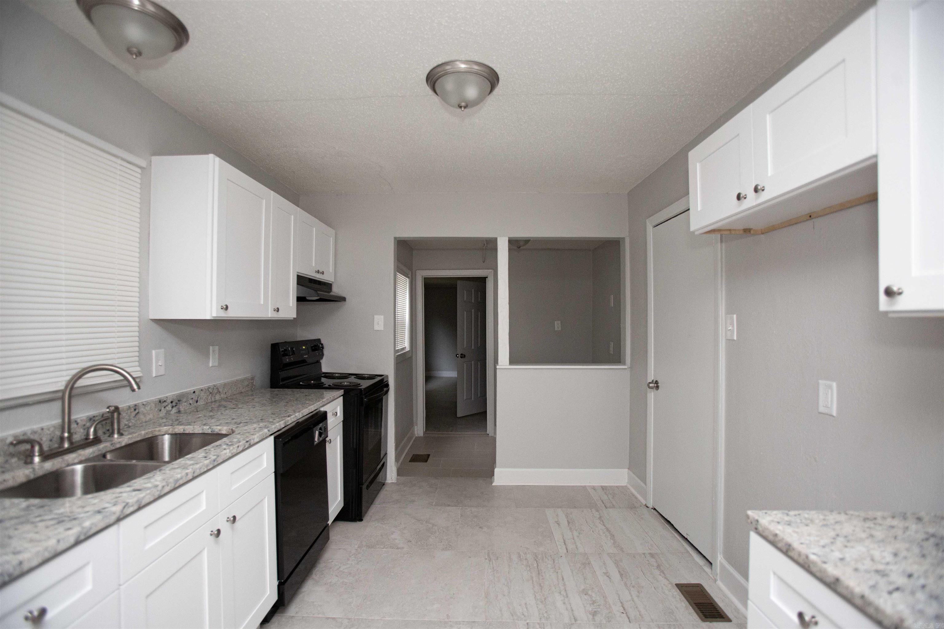 123 Saunders Drive Property Photo 4
