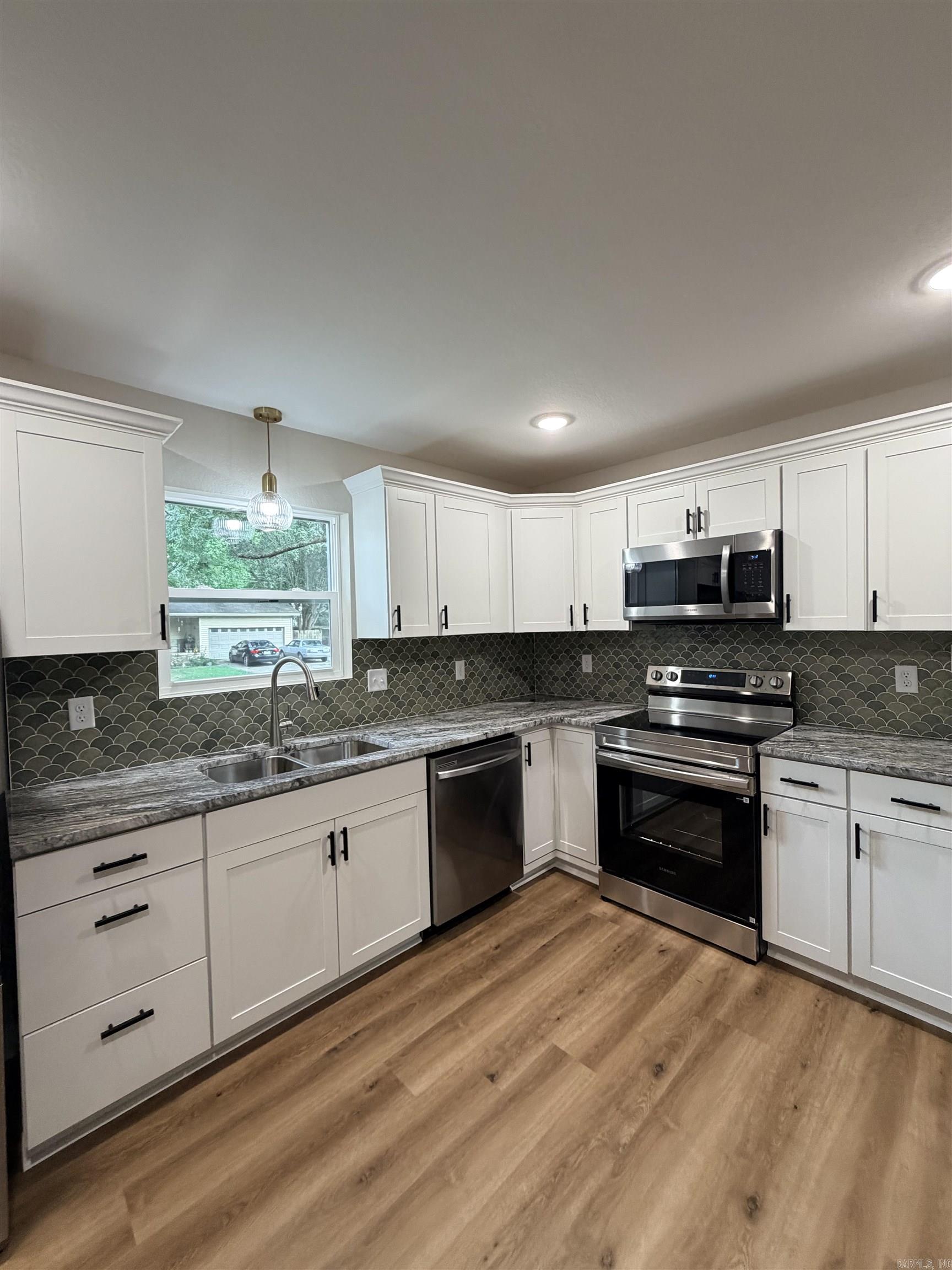 709 N Spruce Street Property Photo 4