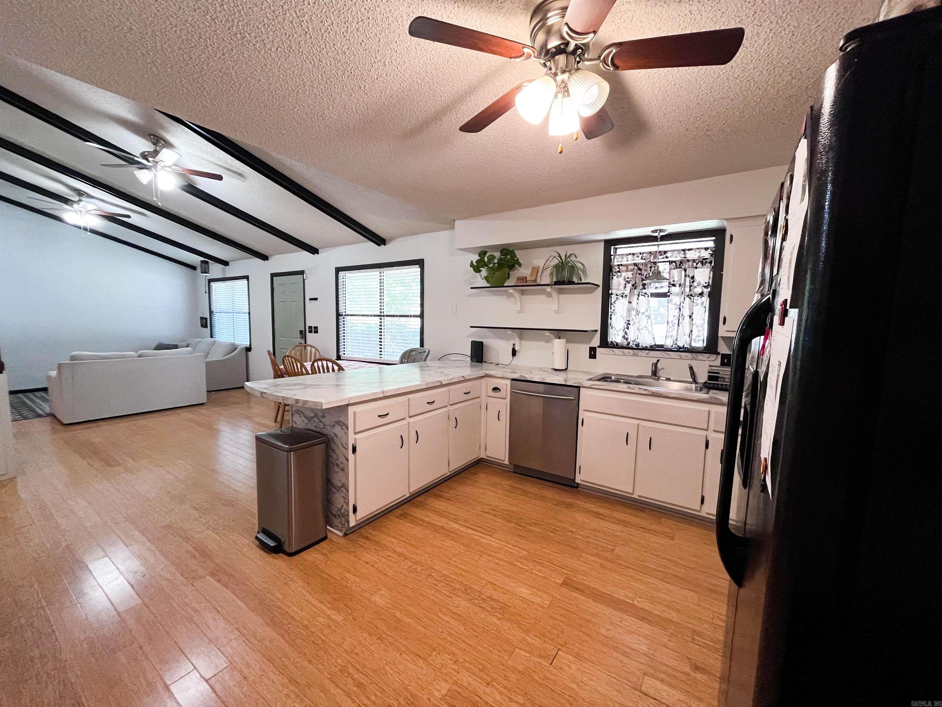 1501 Spinnenwebber St Street Property Photo 4
