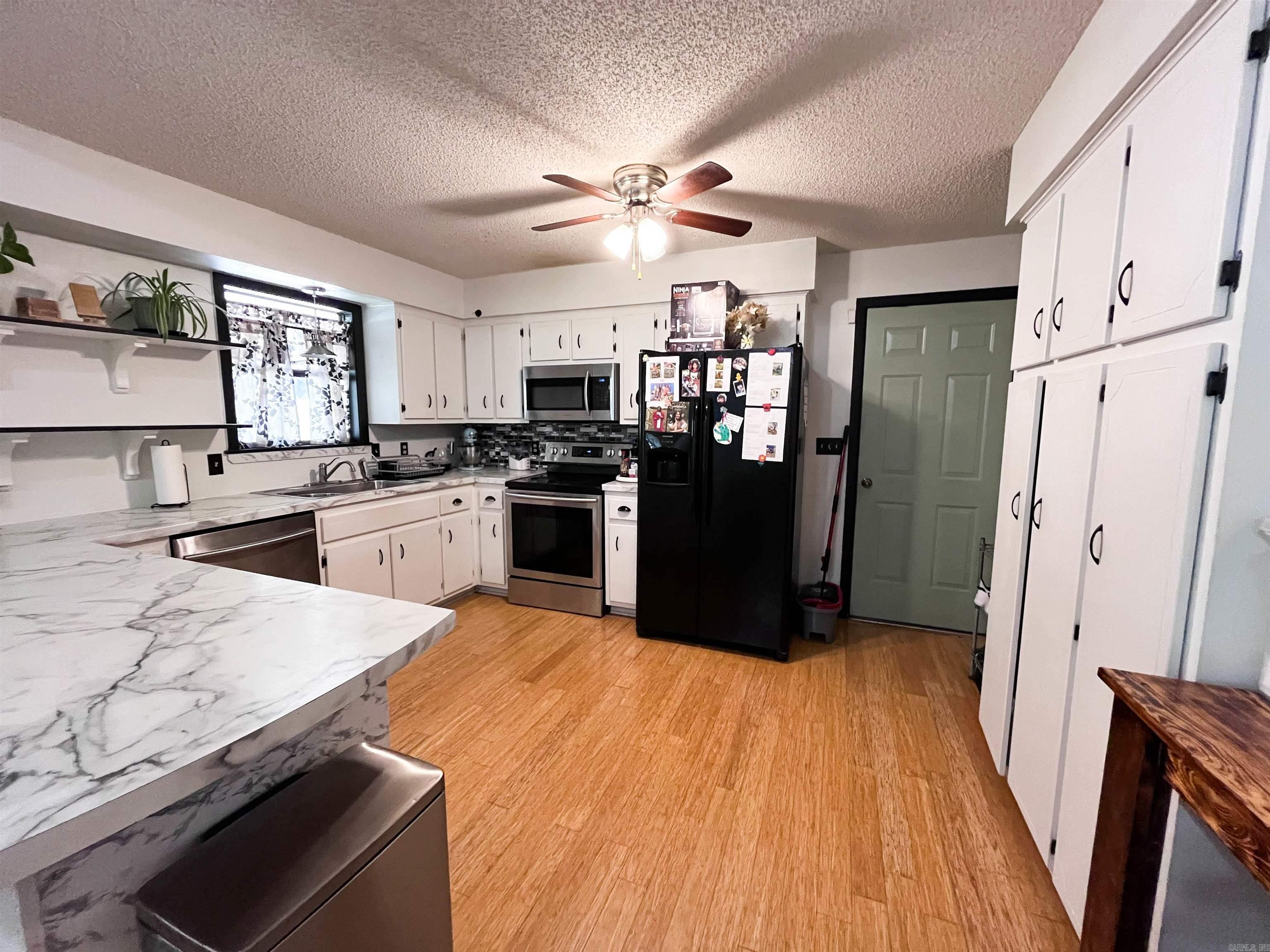 1501 Spinnenwebber St Street Property Photo 5