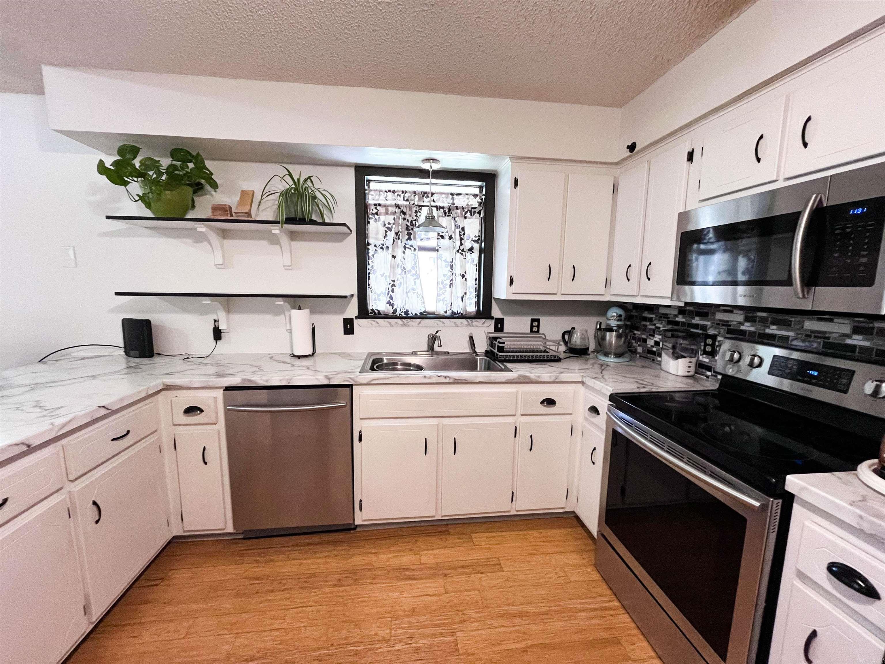 1501 Spinnenwebber St Street Property Photo 6