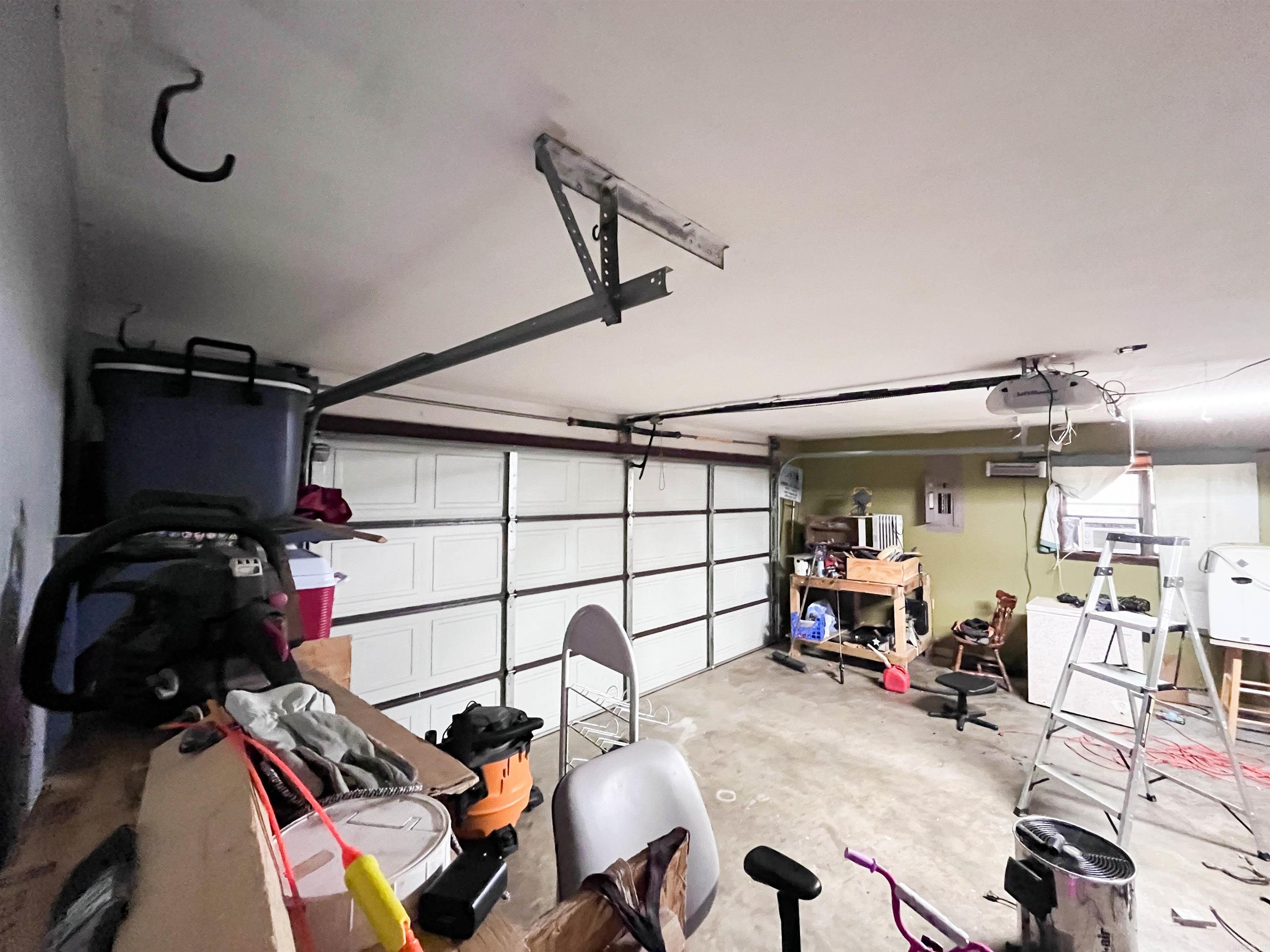 1501 Spinnenwebber St Street Property Photo 8