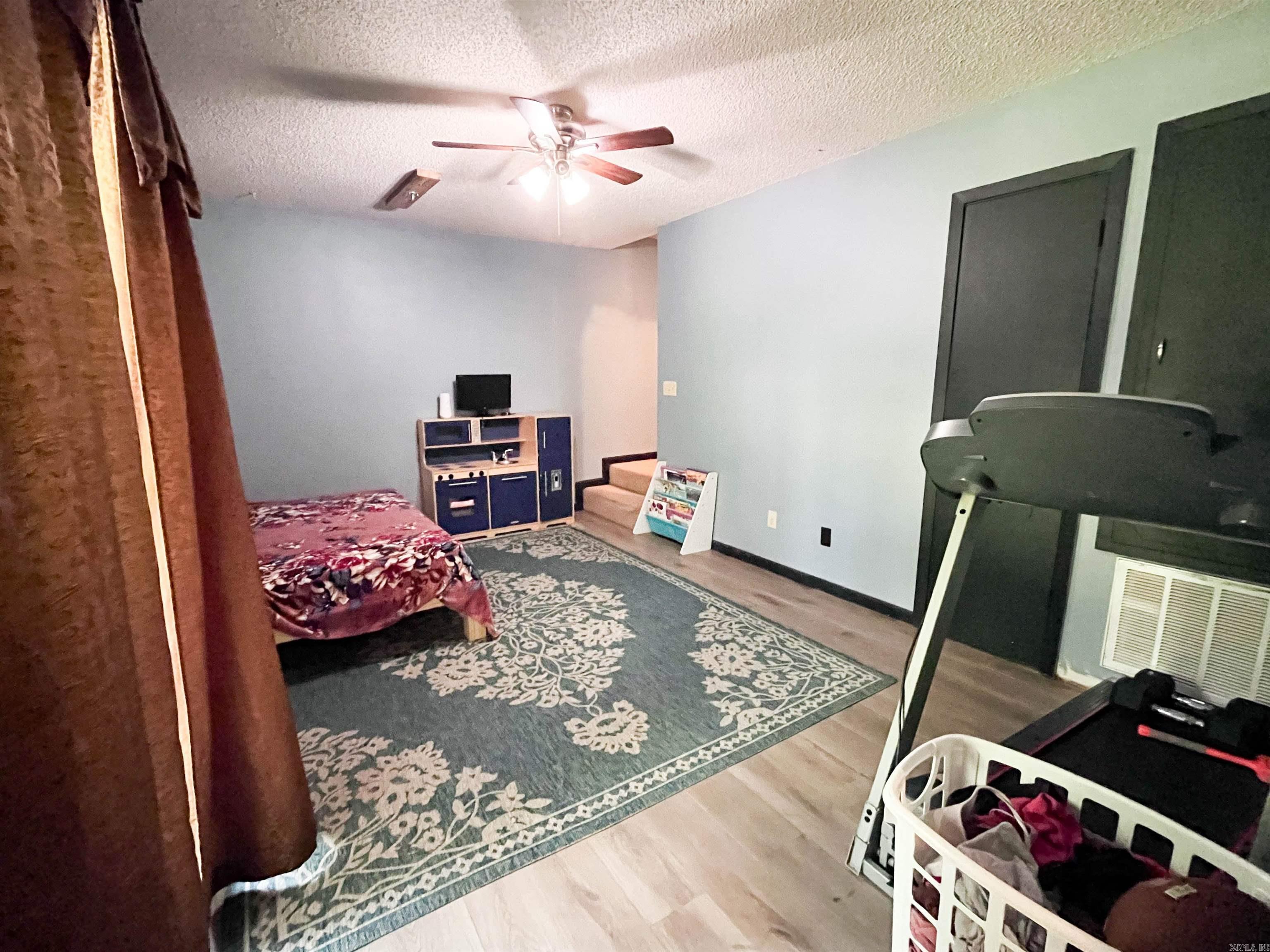 1501 Spinnenwebber St Street Property Photo 32