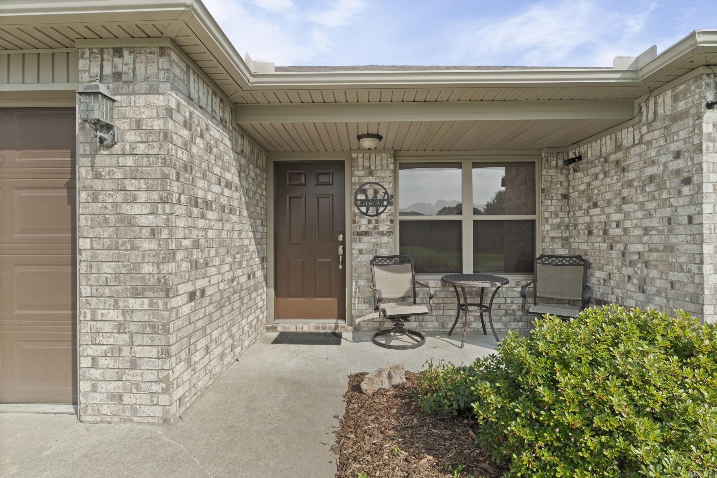 2437 Canterbury Court Property Photo 6