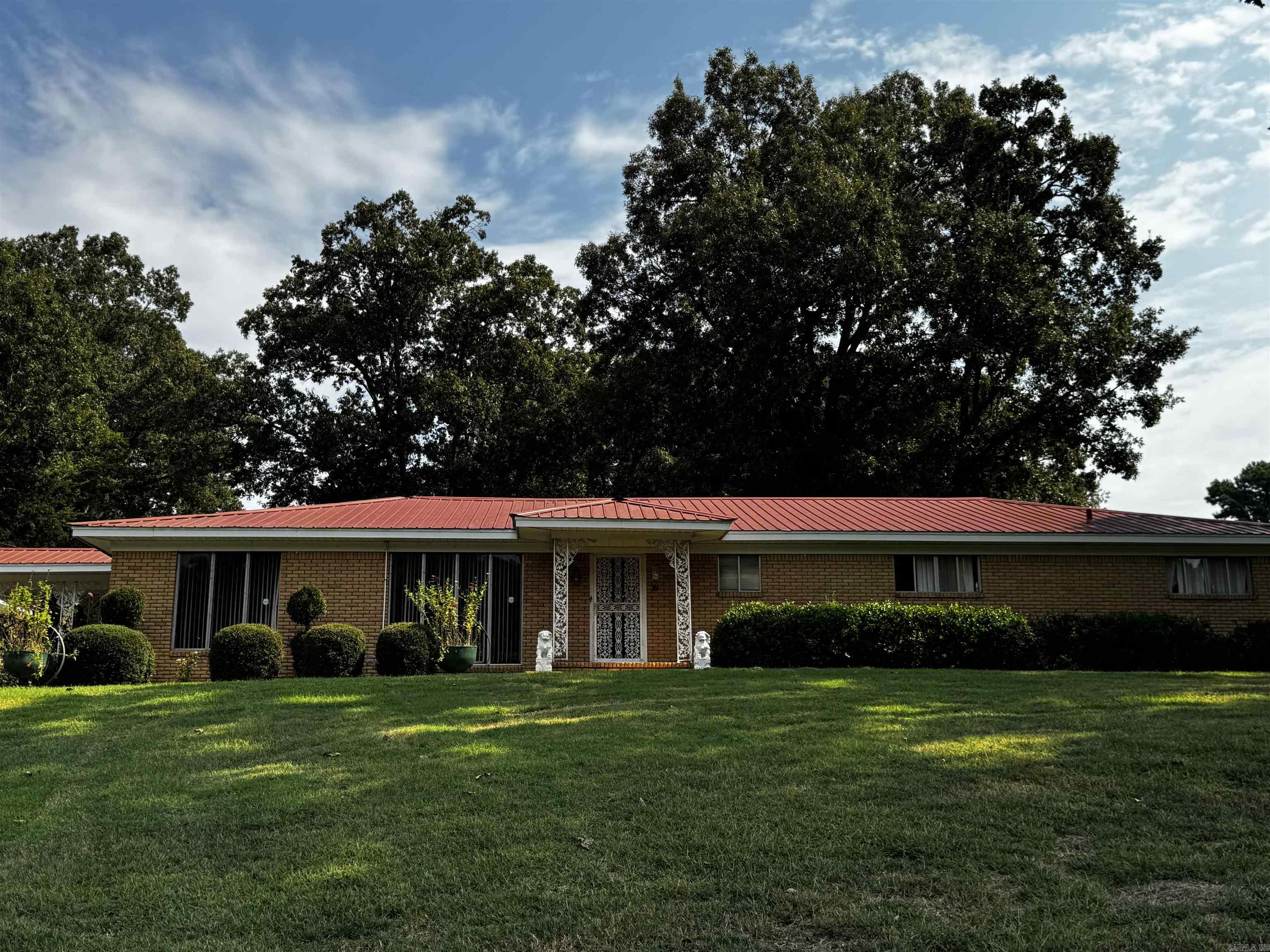 2407 E Broadway Property Photo 1