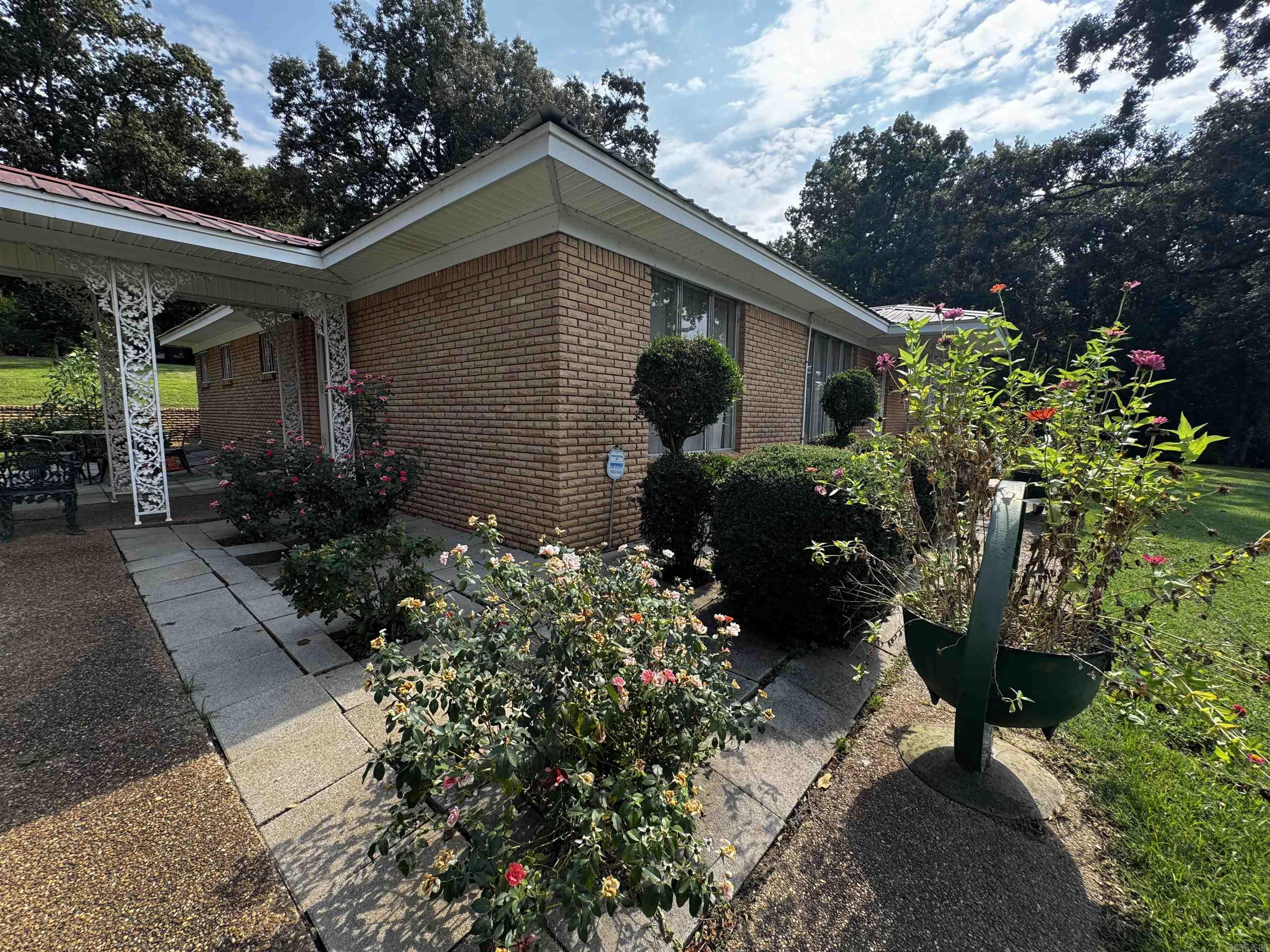 2407 E Broadway Property Photo 3