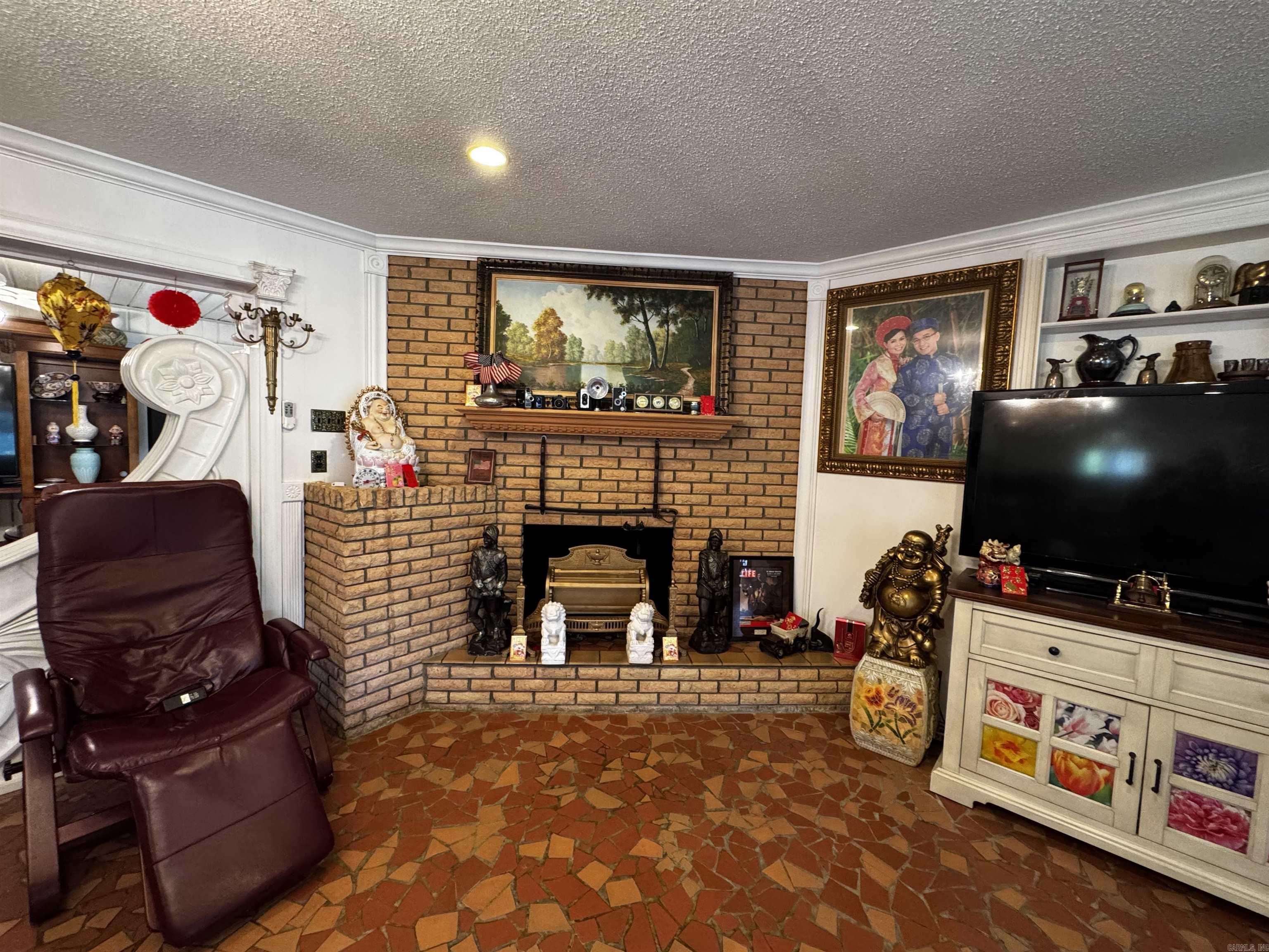 2407 E Broadway Property Photo 6