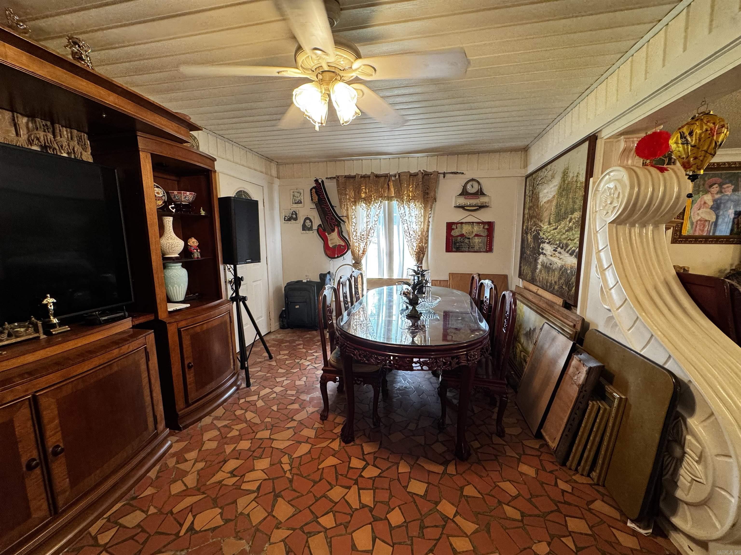 2407 E Broadway Property Photo 8