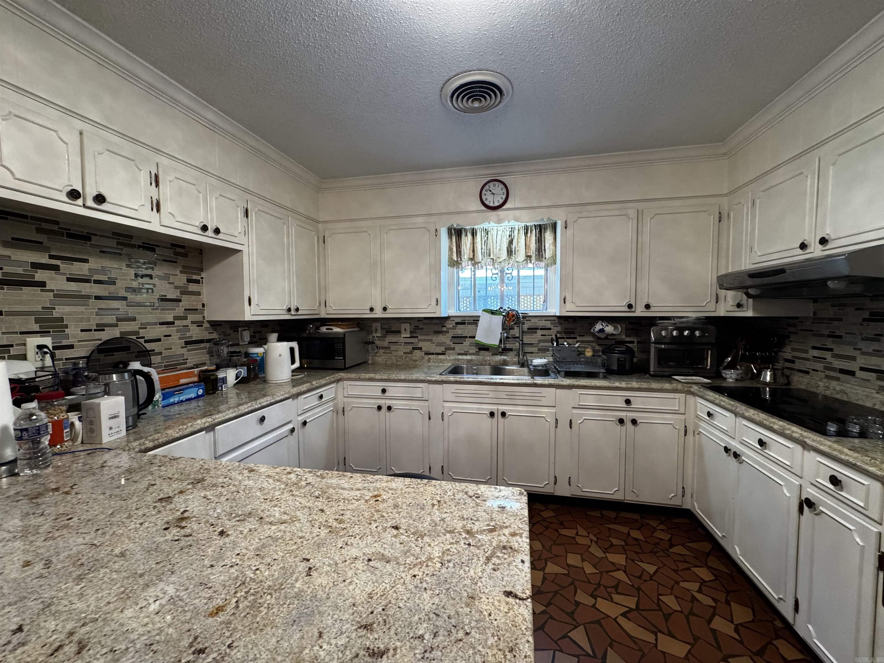 2407 E Broadway Property Photo 9