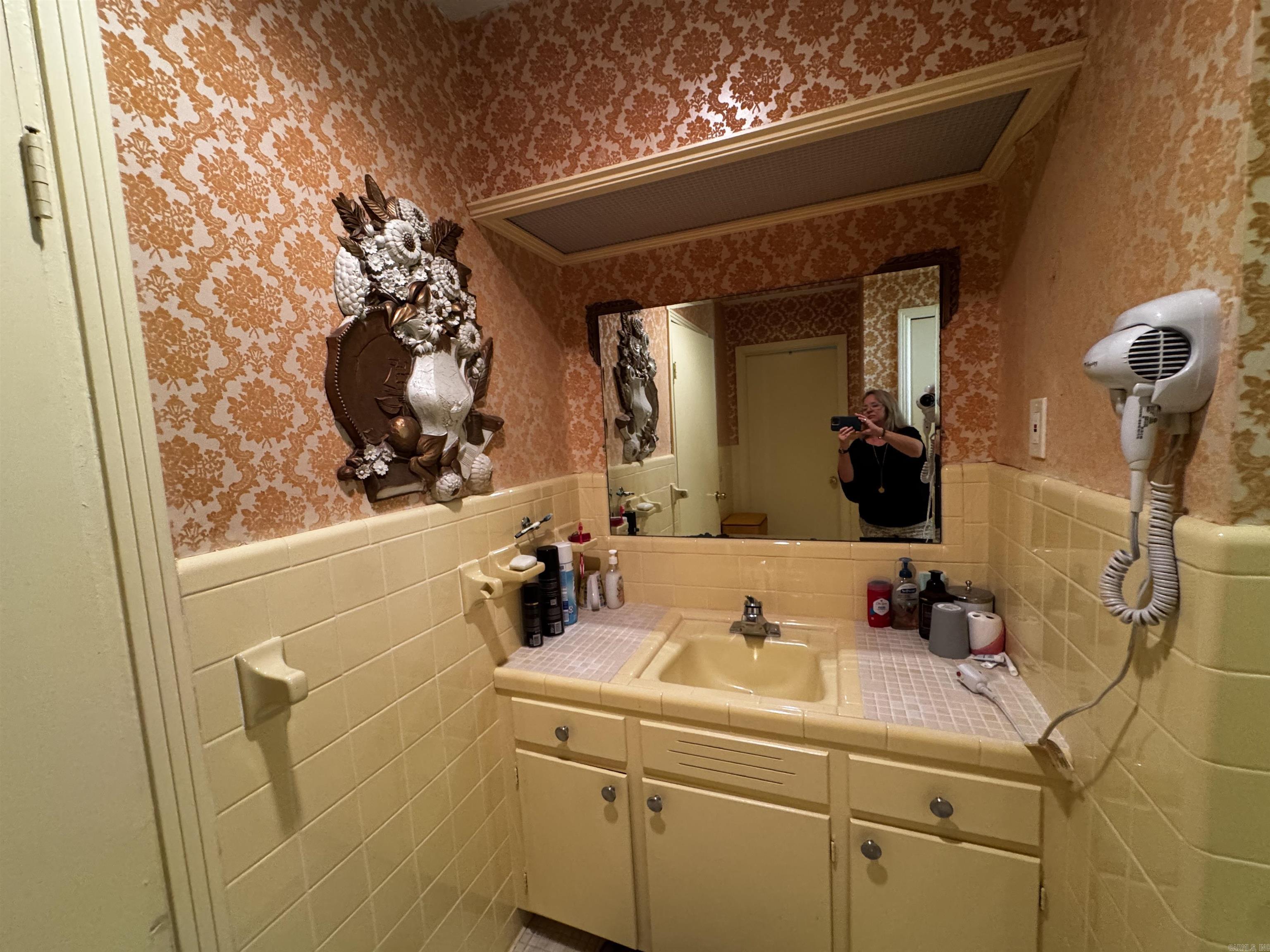 2407 E Broadway Property Photo 12