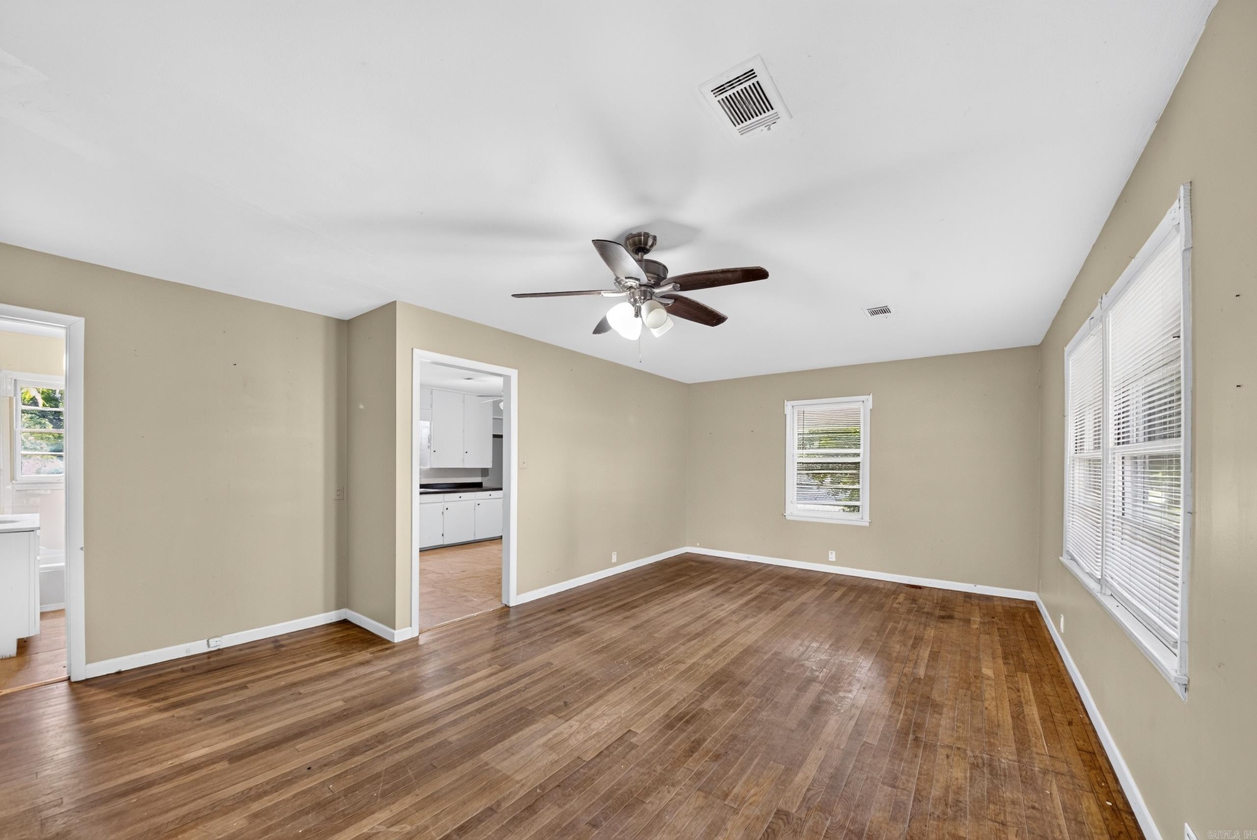 602 N Fir Property Photo 4