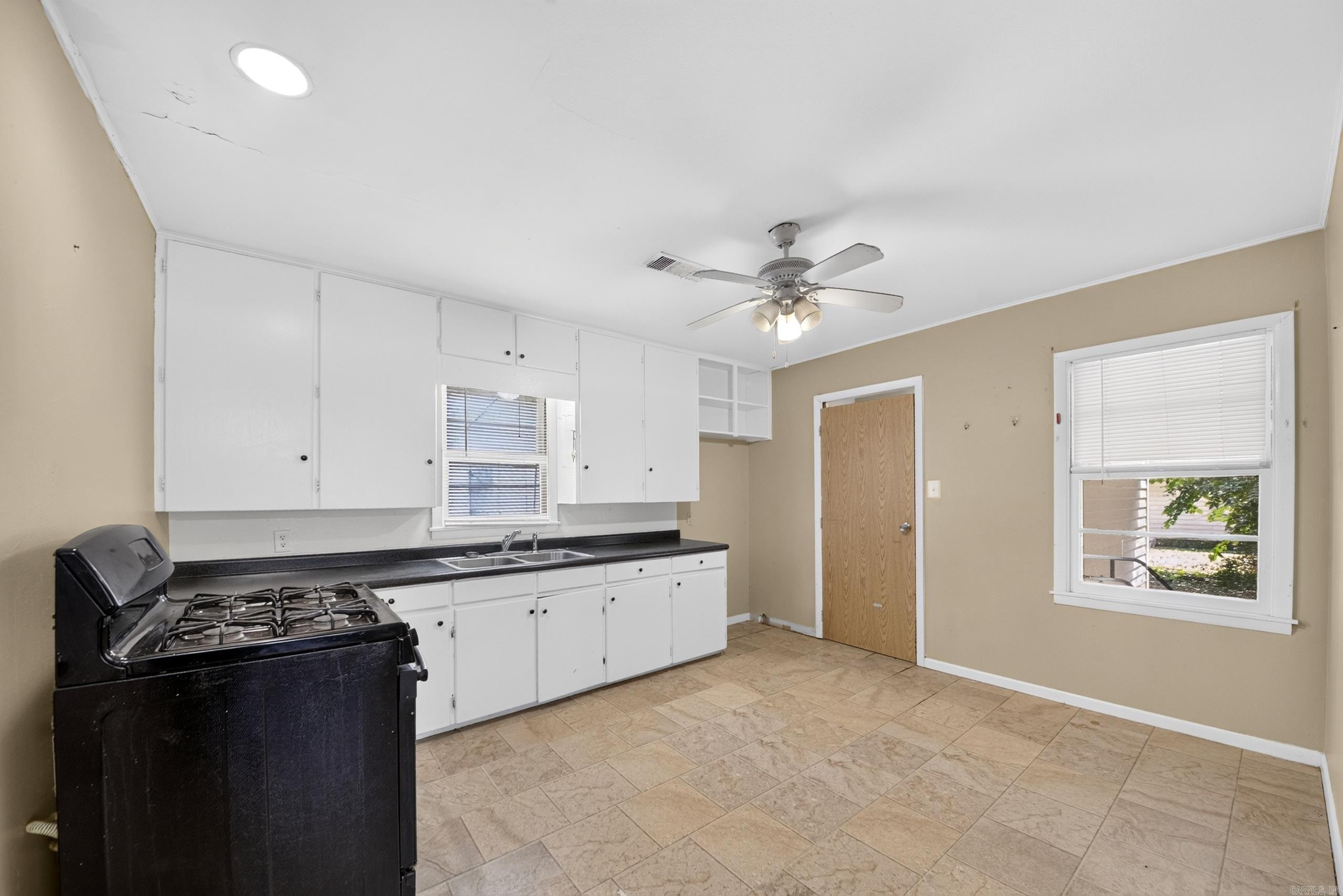 602 N Fir Property Photo 6