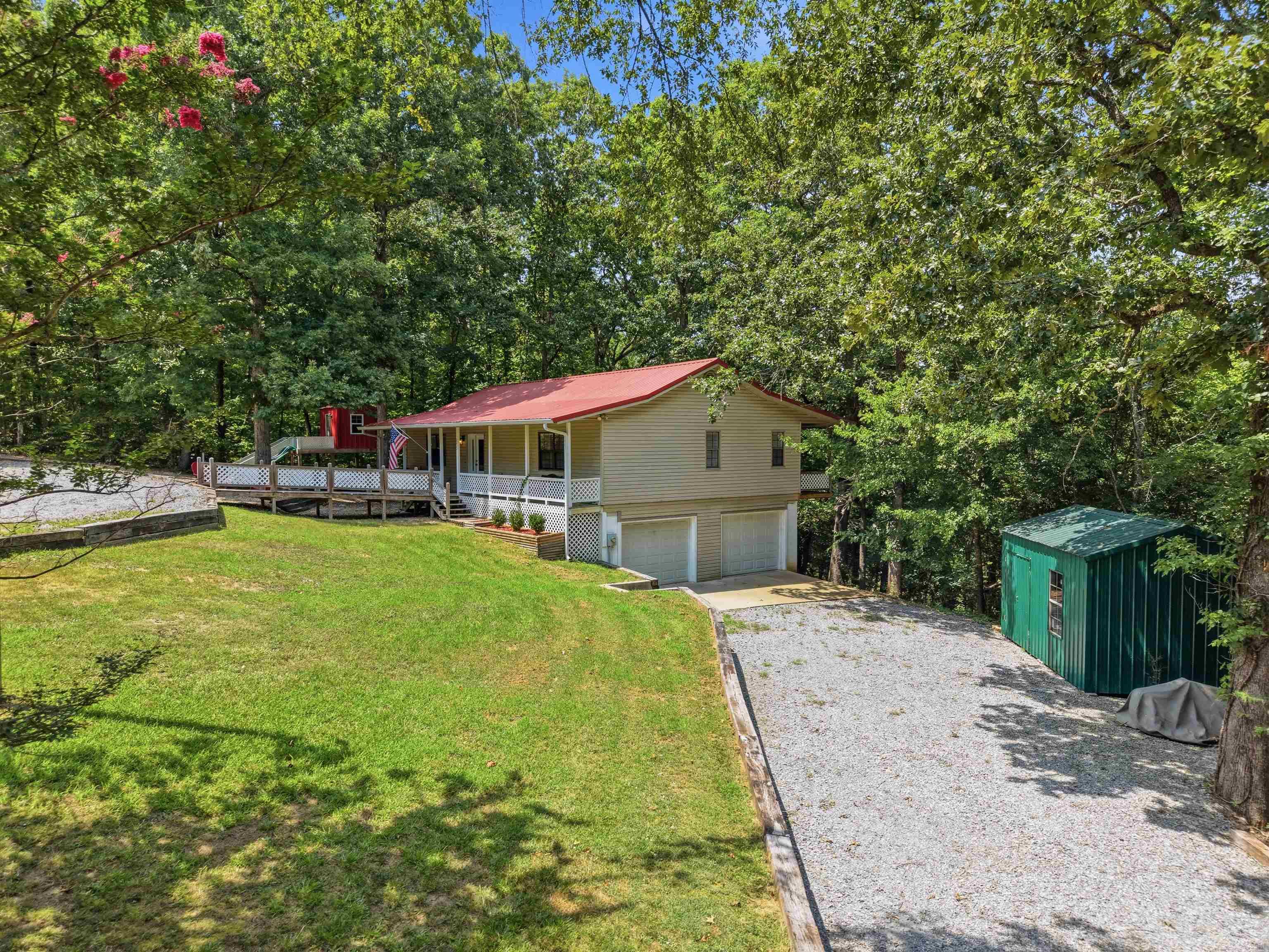 2624 White Tail St Property Photo 2