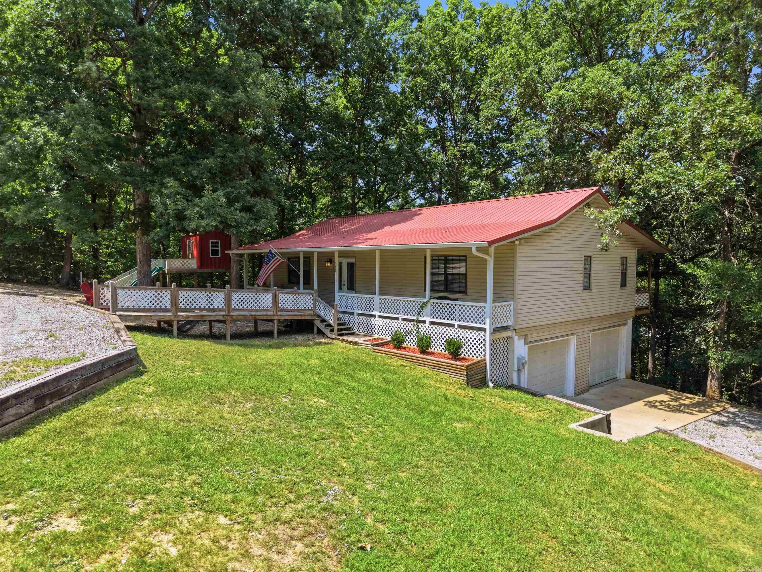 2624 White Tail St Property Photo 3