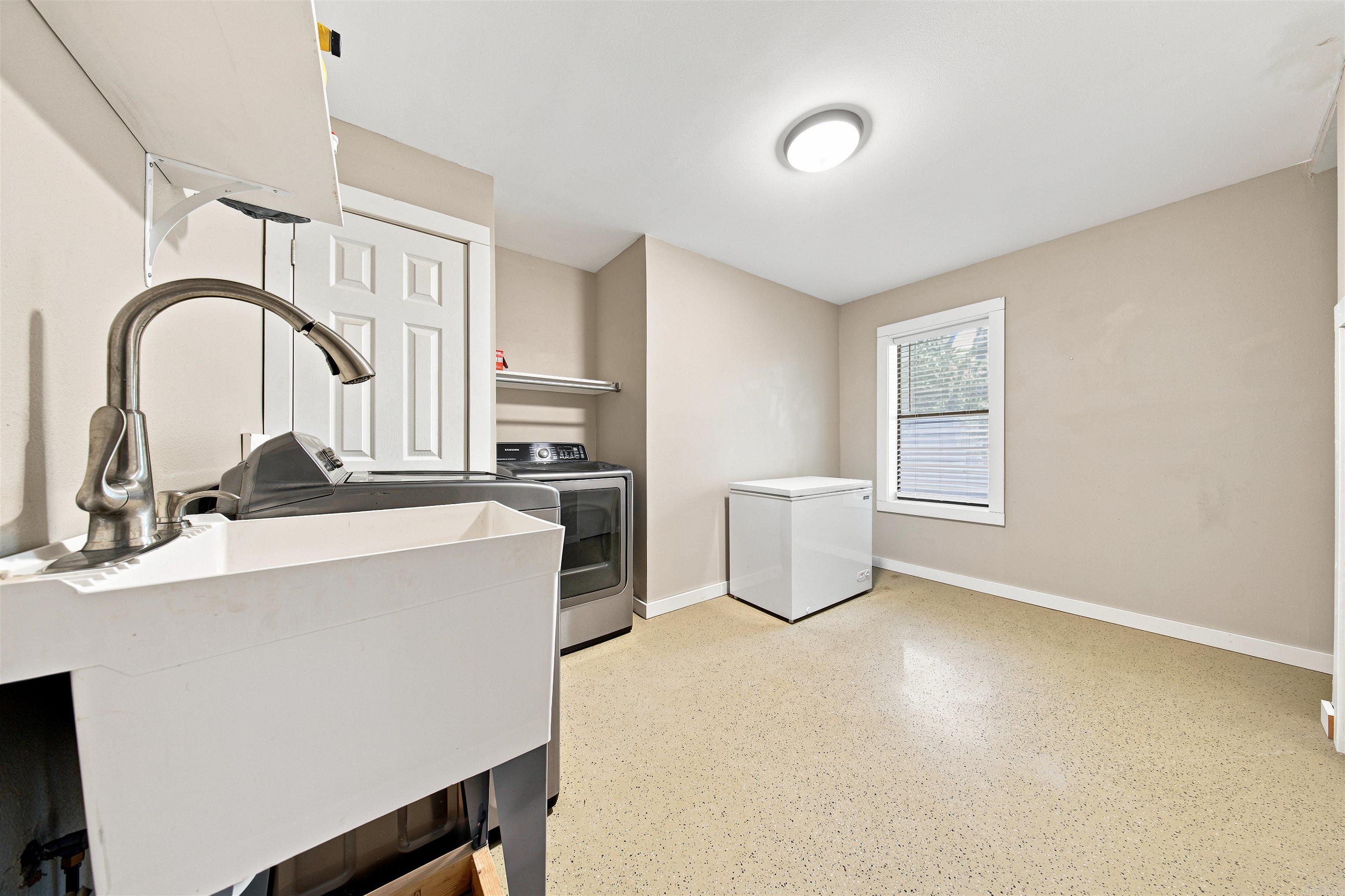 2624 White Tail St Property Photo 39