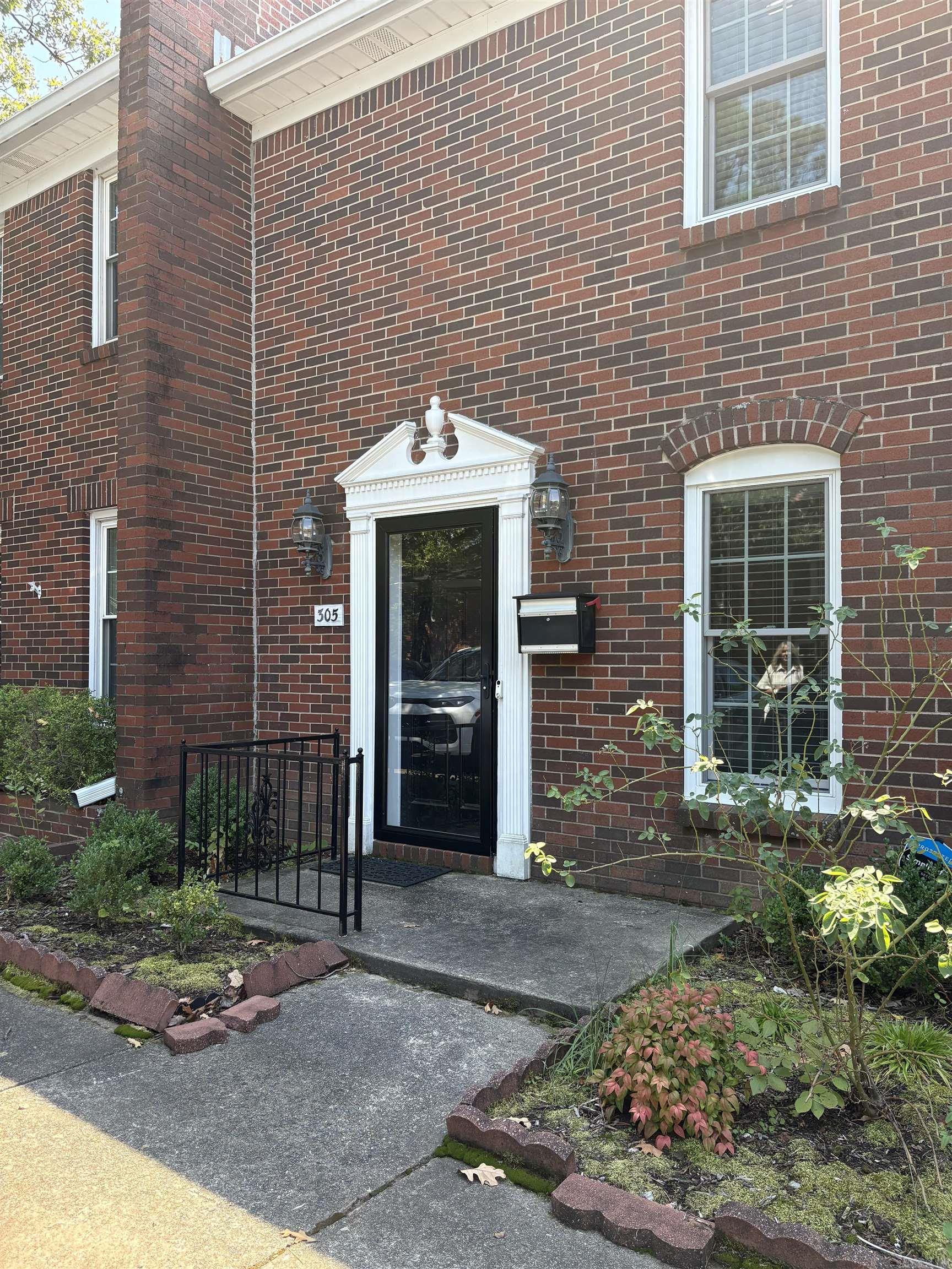 305 Cambridge Place Drive Property Photo 1