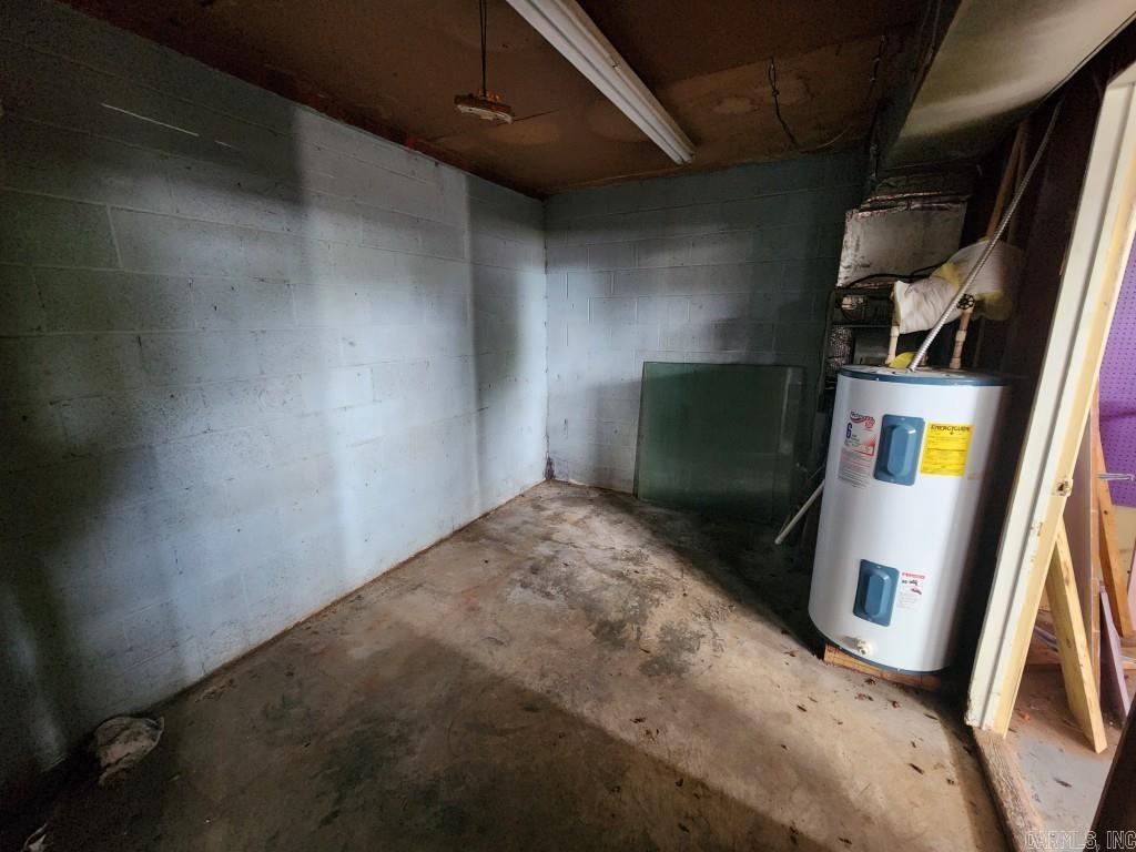 906 John Harden Drive Property Photo 4