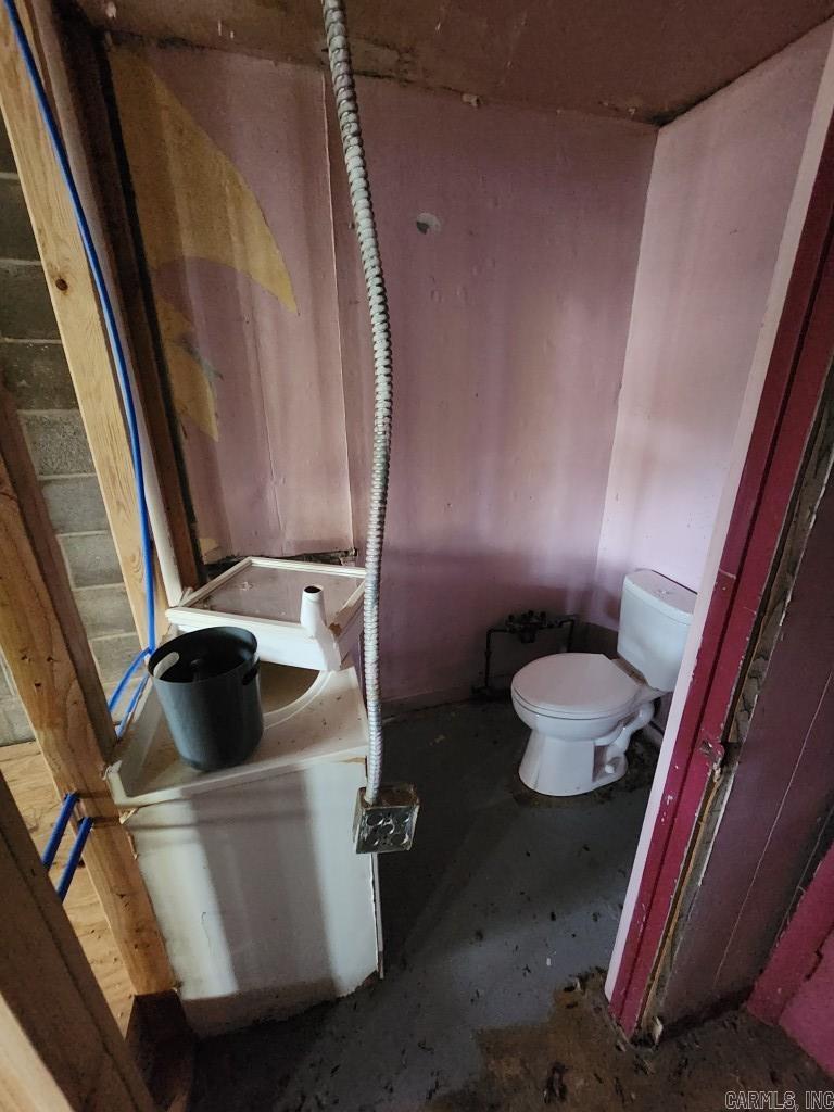 906 John Harden Drive Property Photo 10