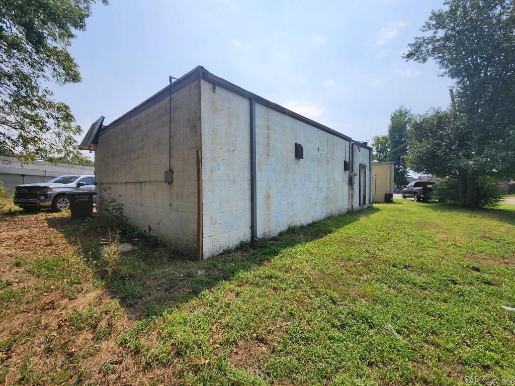 906 John Harden Drive Property Photo 12