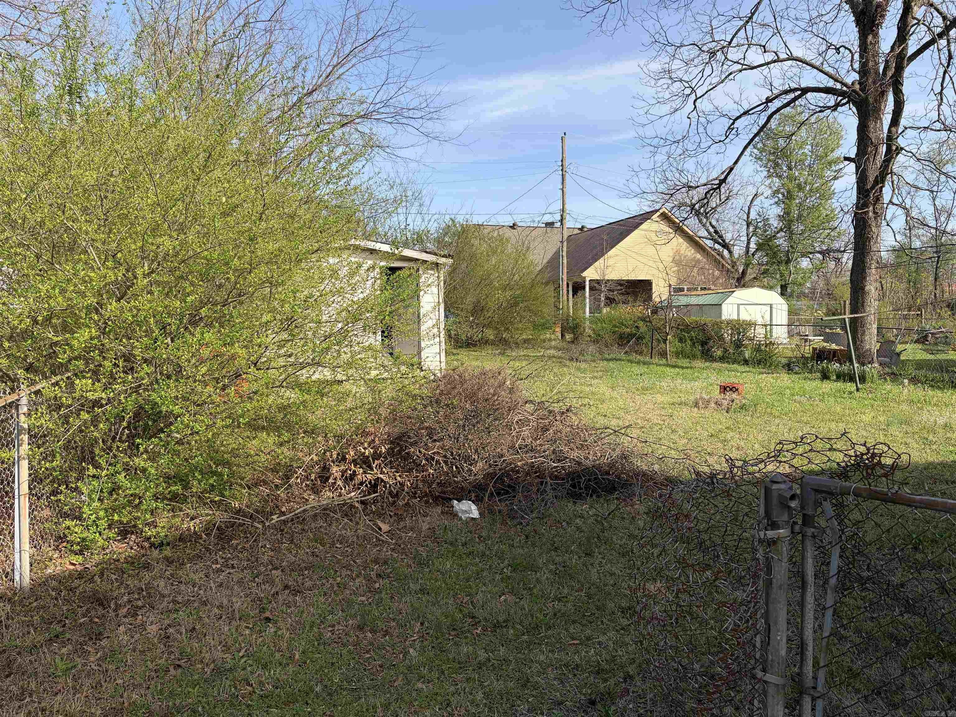 2511 Maple Street Property Photo 4