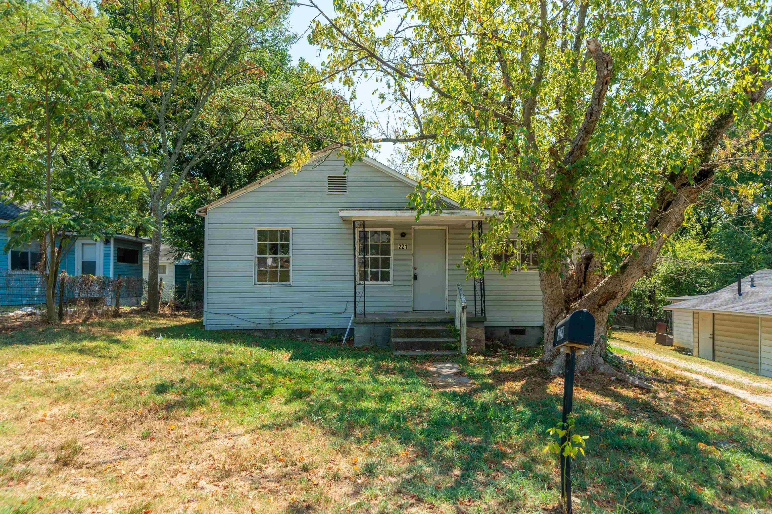 221 & 223 Wood St Property Photo 2