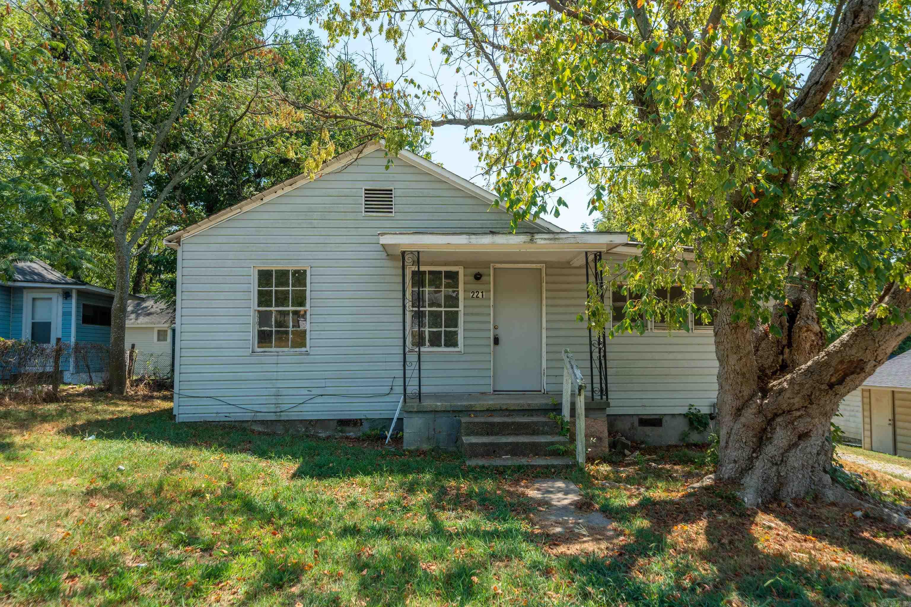 221 & 223 Wood St Property Photo 3