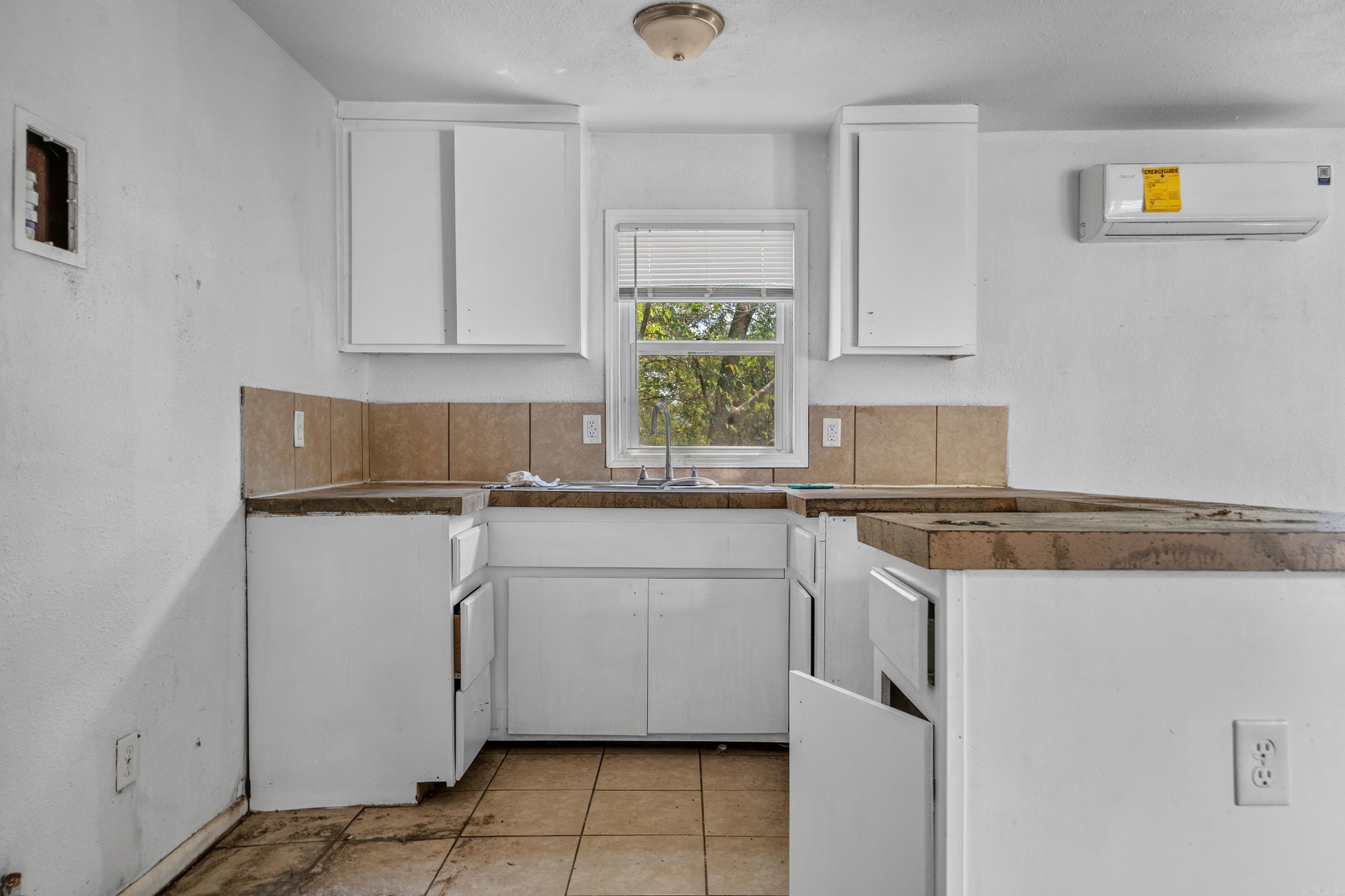 221 & 223 Wood St Property Photo 6