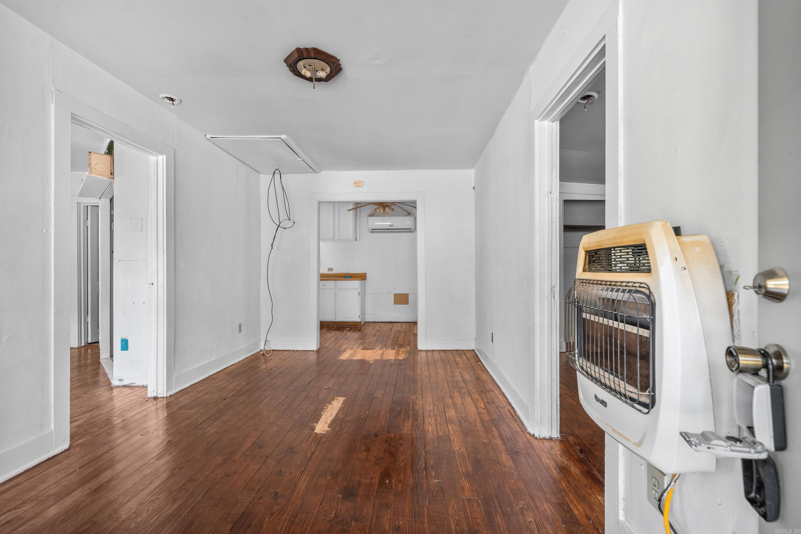 221 & 223 Wood St Property Photo 7