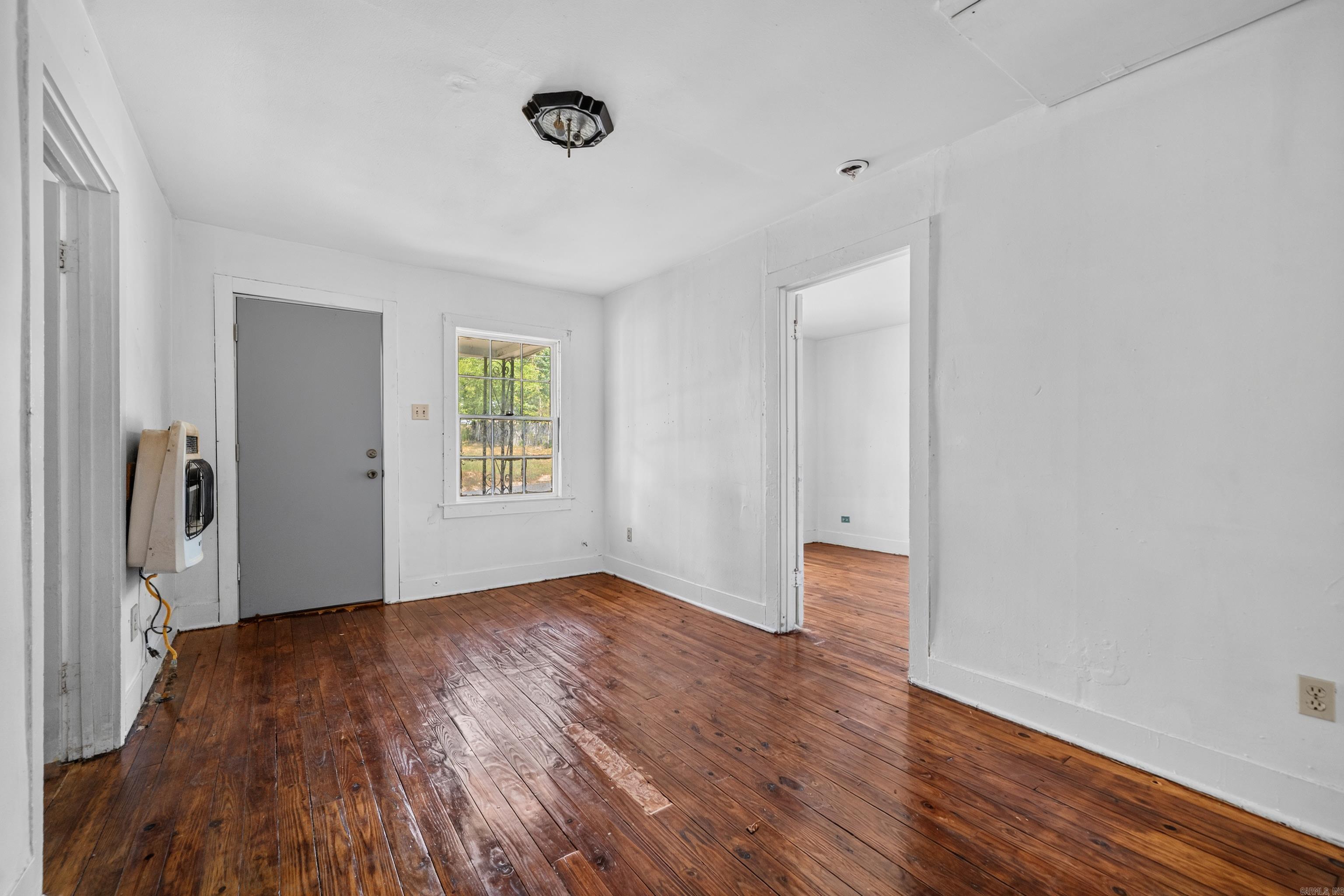 221 & 223 Wood St Property Photo 8