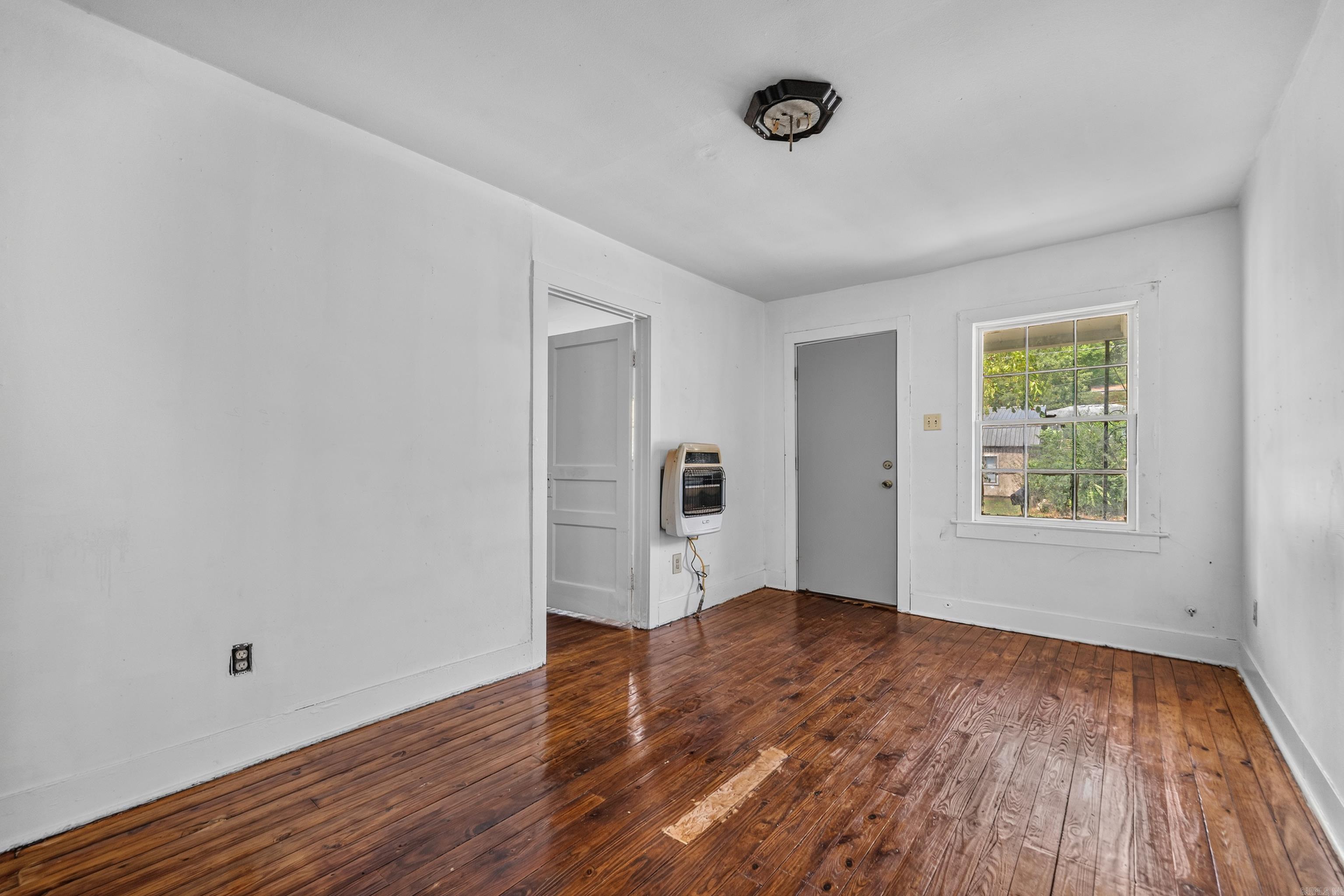 221 & 223 Wood St Property Photo 9