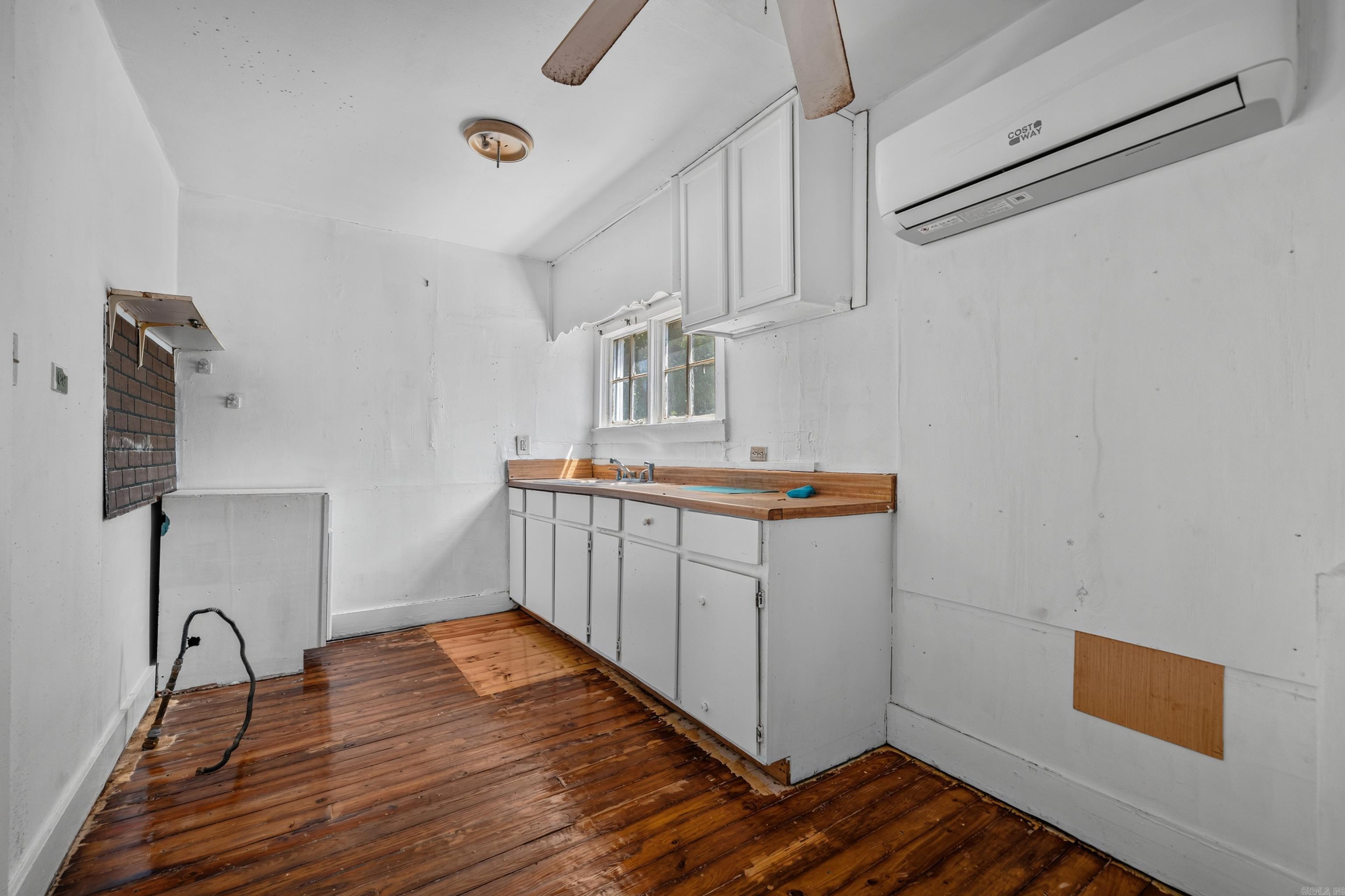 221 & 223 Wood St Property Photo 10