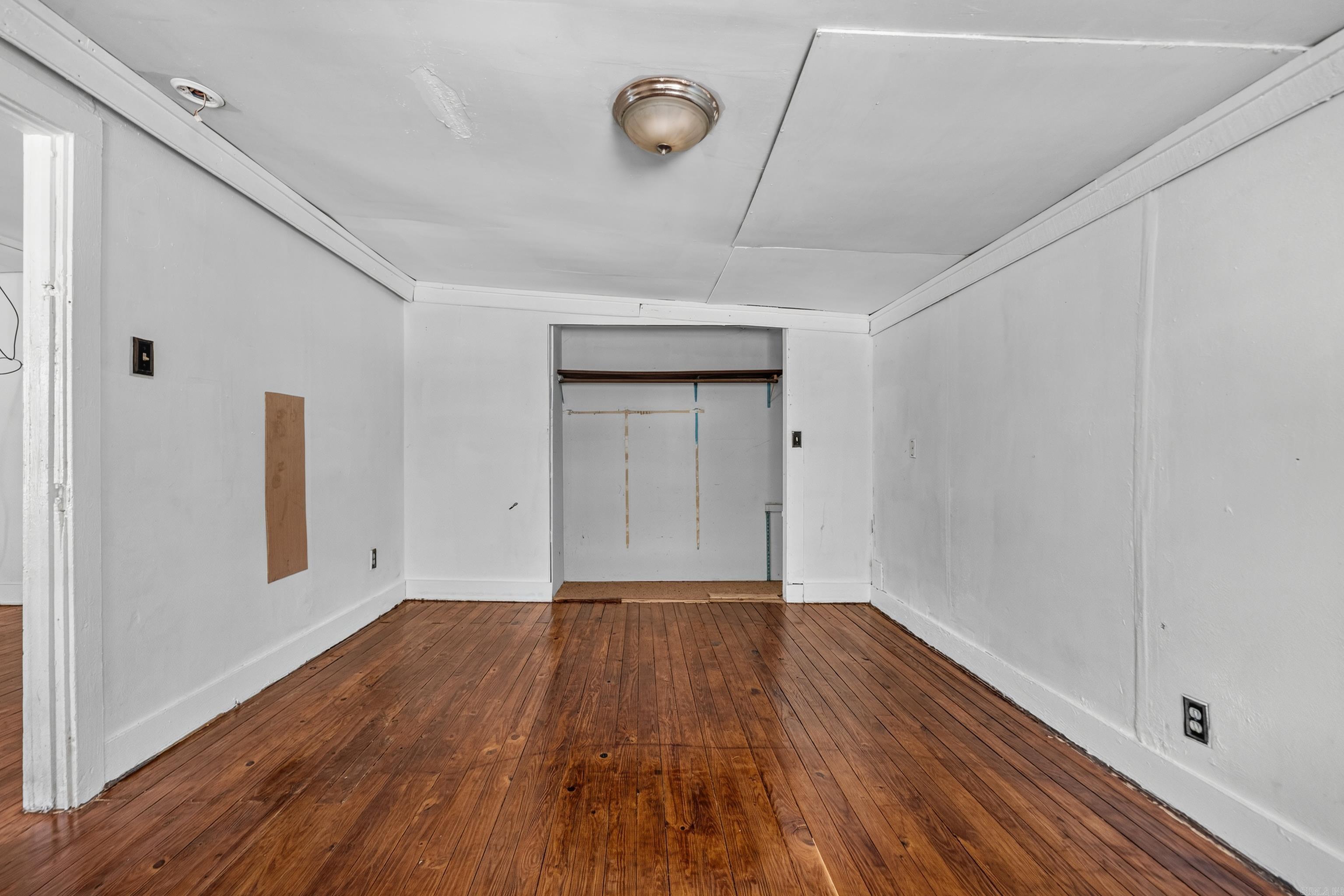 221 & 223 Wood St Property Photo 18