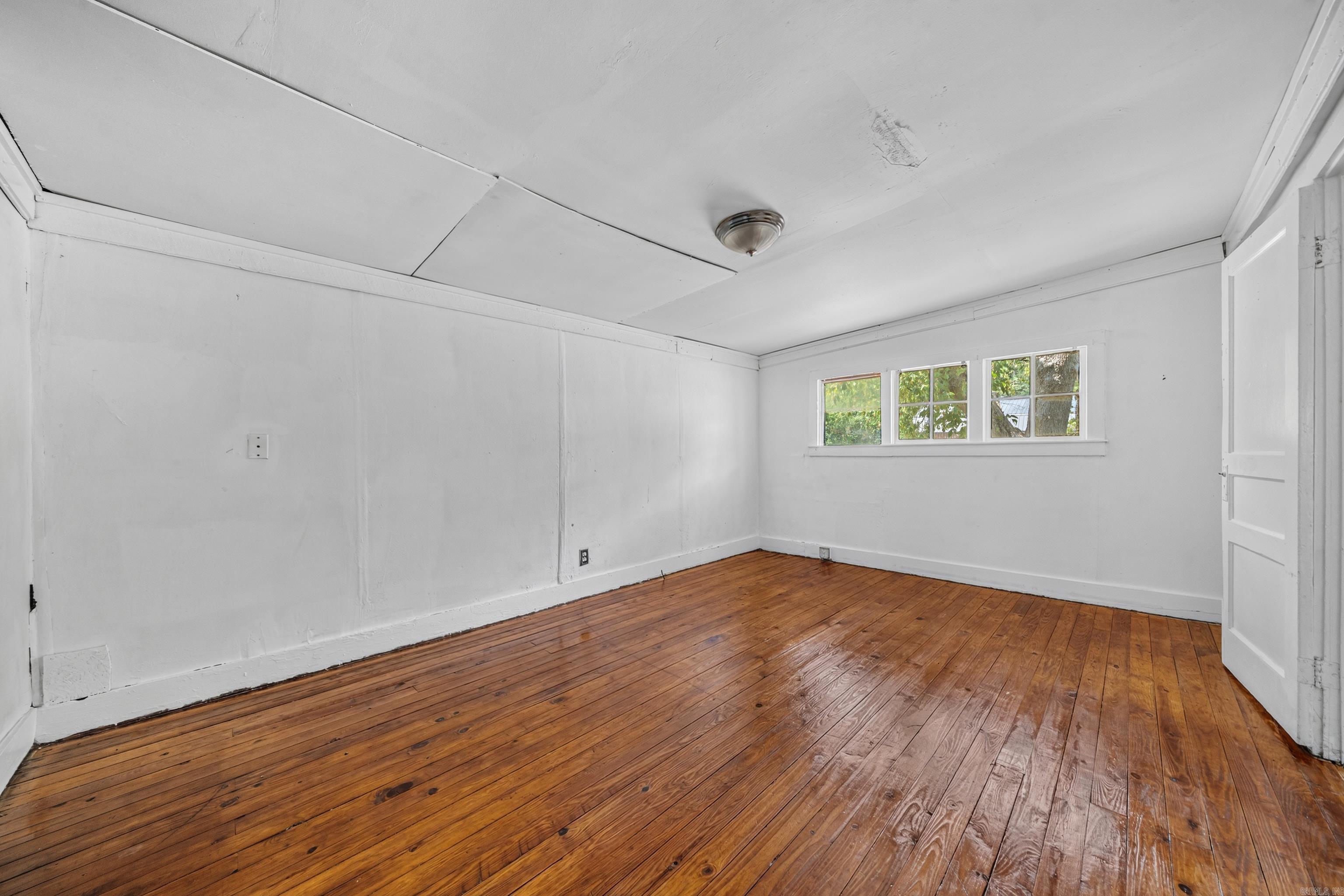 221 & 223 Wood St Property Photo 20