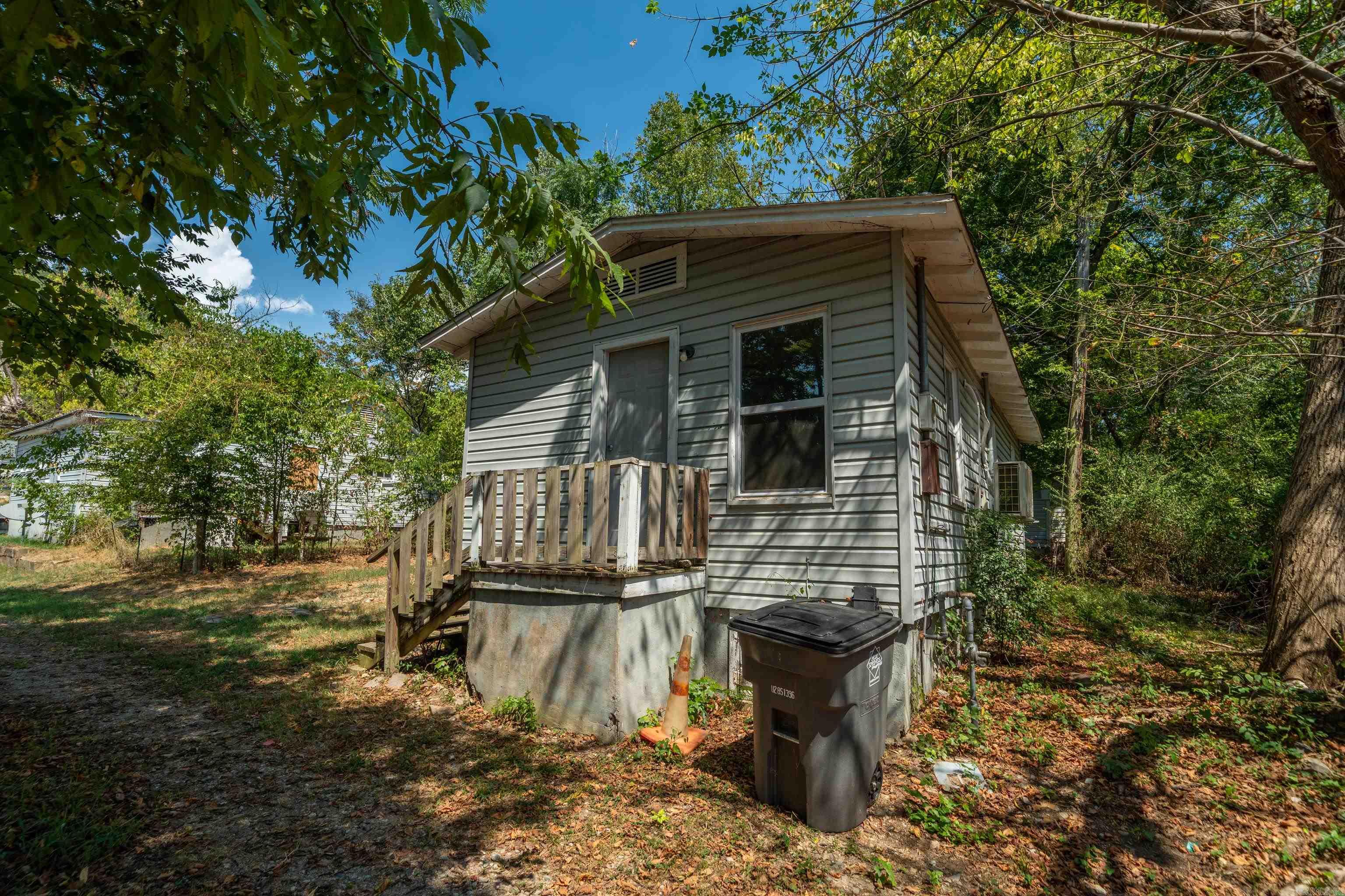221 & 223 Wood St Property Photo 38