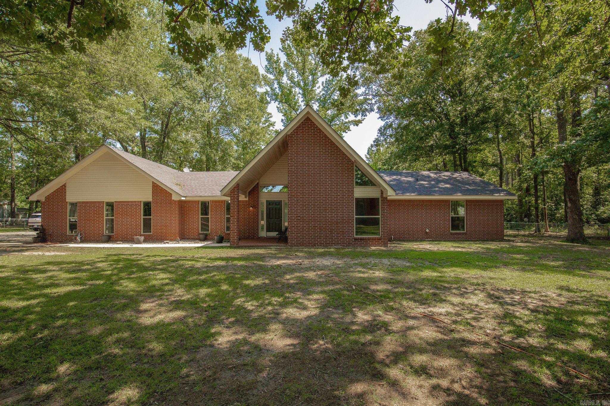 811 County Rd 67 Property Photo 1